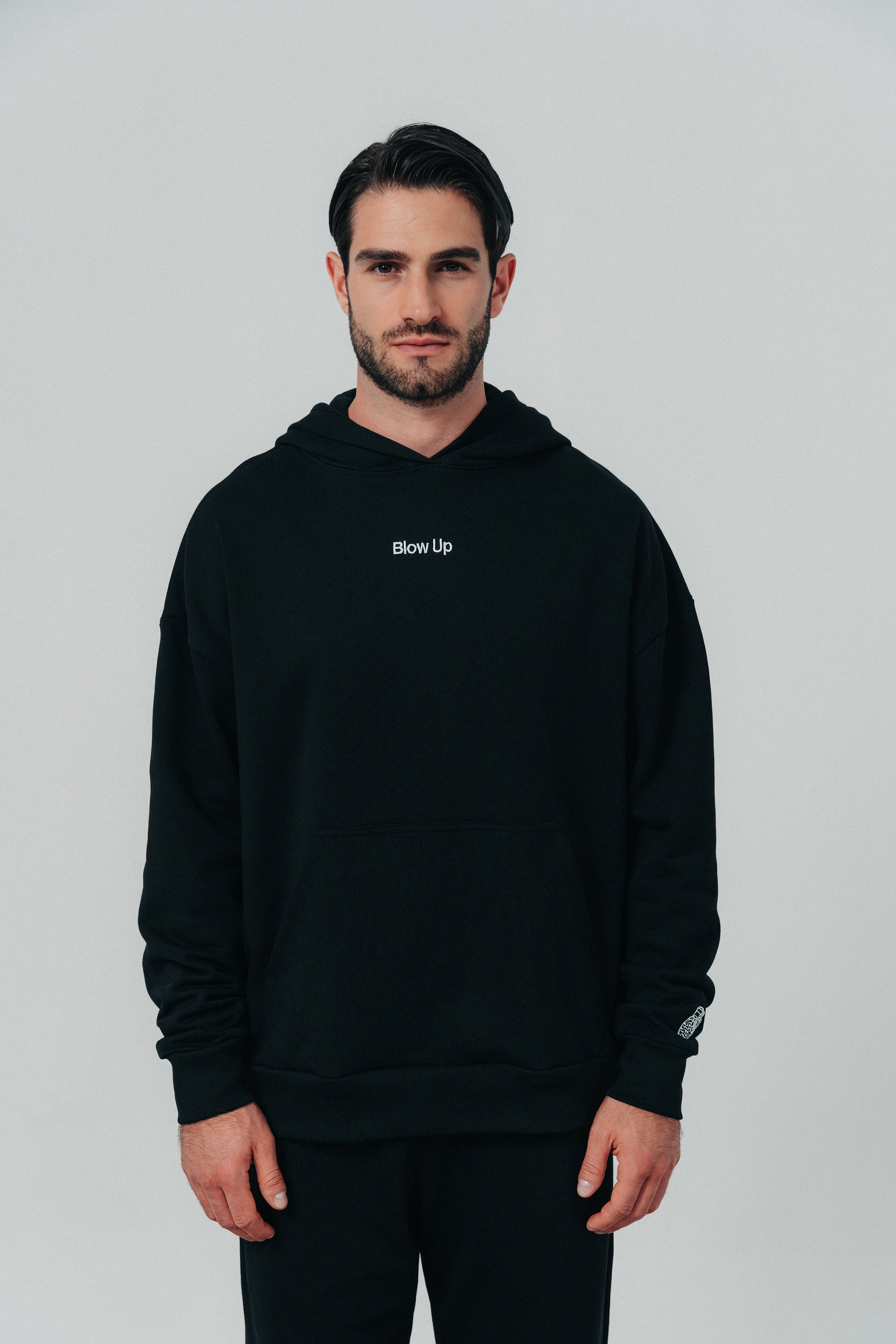 B33-1100 - BLACK HOODIE