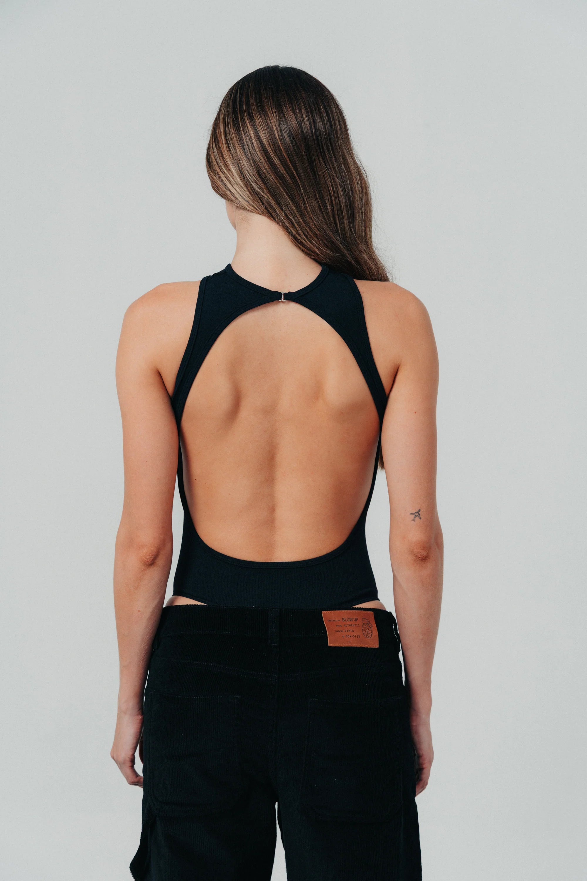 BD7-1100 - SLEEVELESS BLACK BODYSUIT