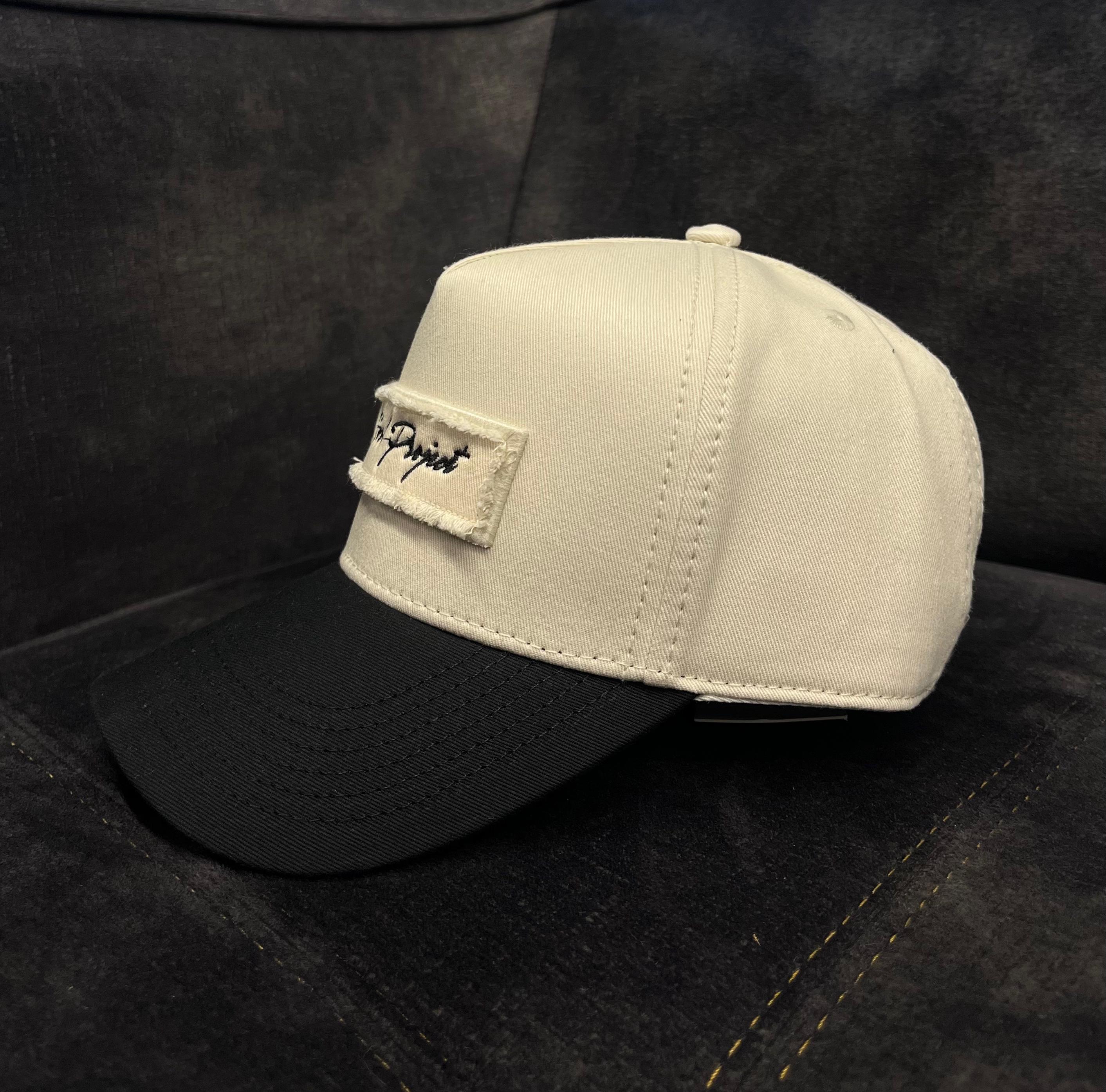 BOROUGS 034 - GORRA BEIGE Y NEGRO/PARCHE