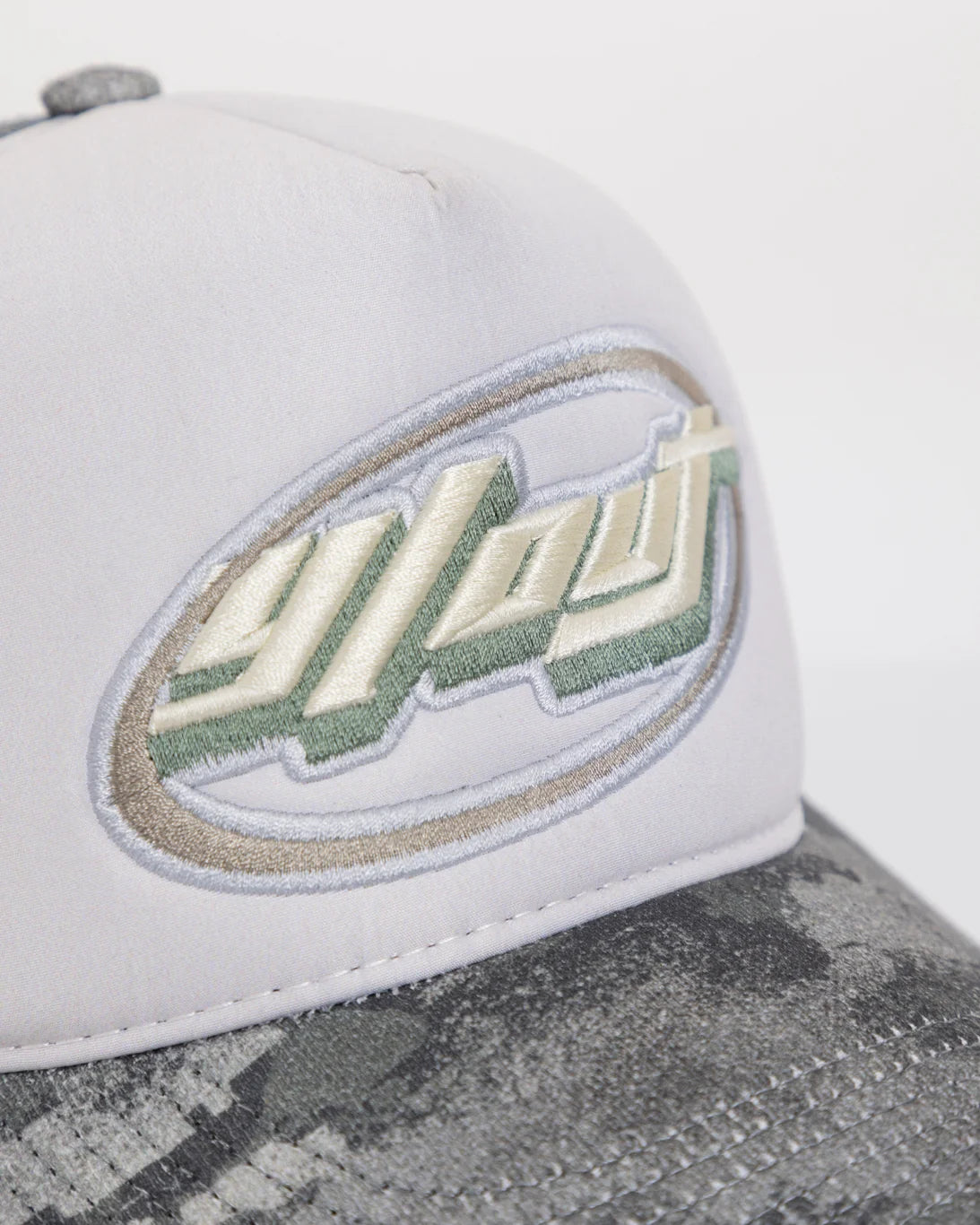 C054 - CAMO TRUCKER CAP