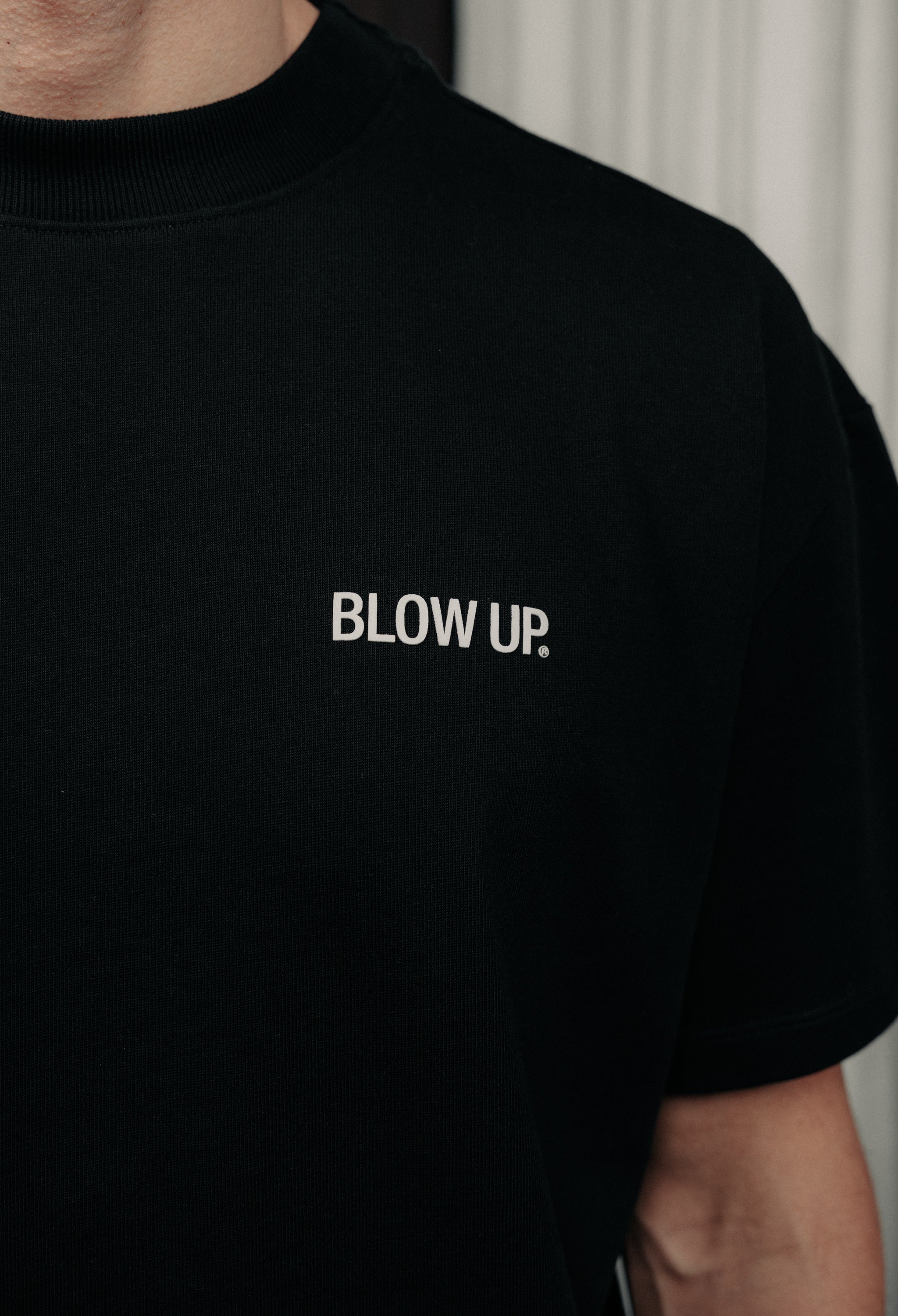 CLF4-1101 - BLACK CLASSIC FIT T-SHIRT