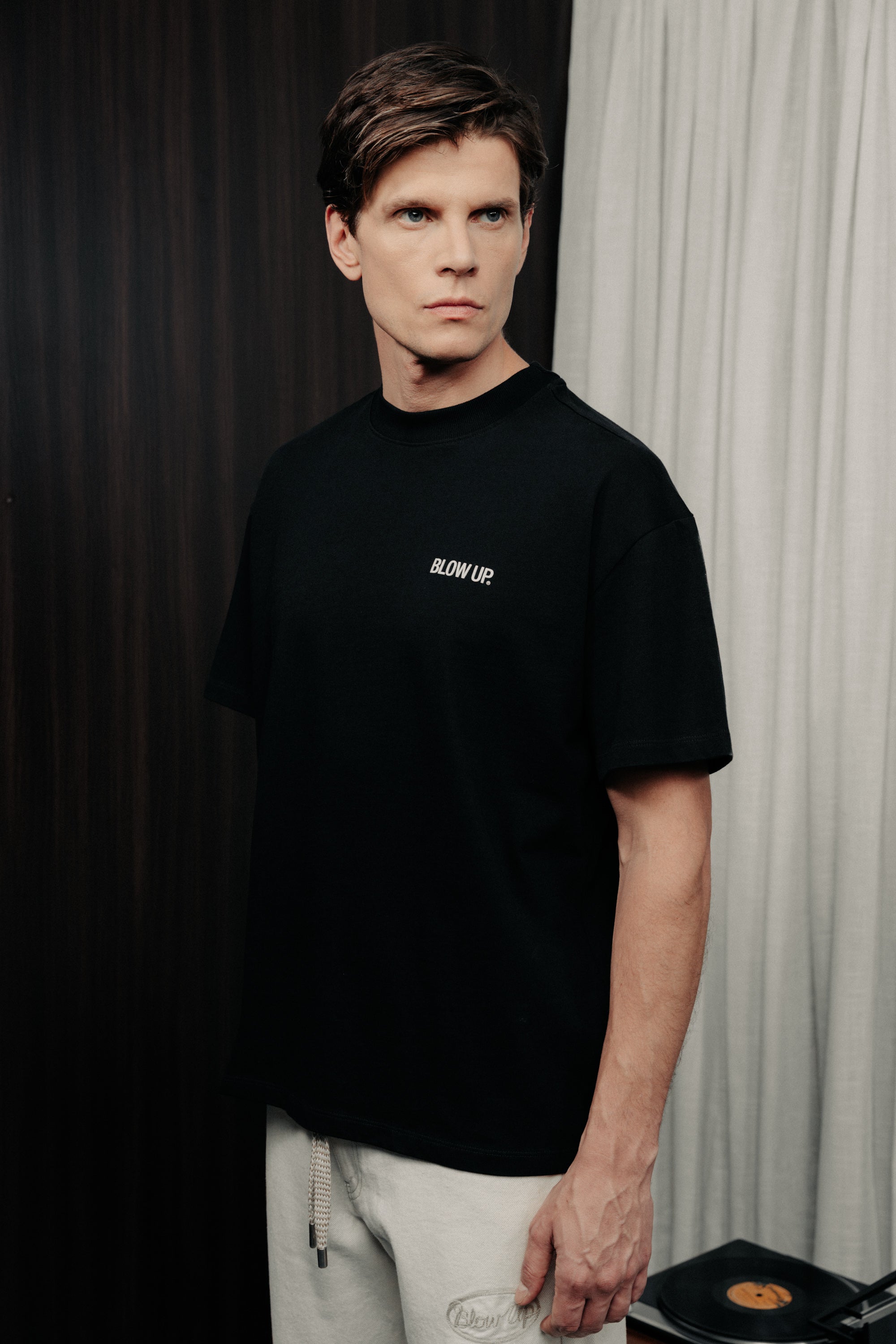 CLF4-1101 - BLACK CLASSIC FIT T-SHIRT