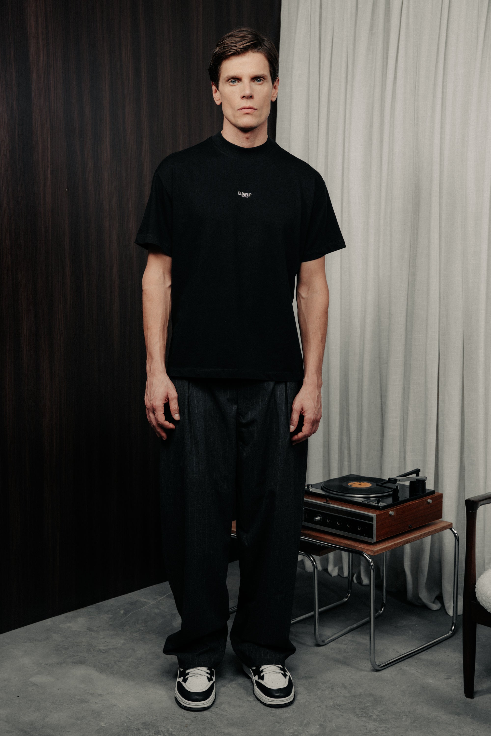 CLF7-1100 - BLACK CLASIC FIT T-SHIRT
