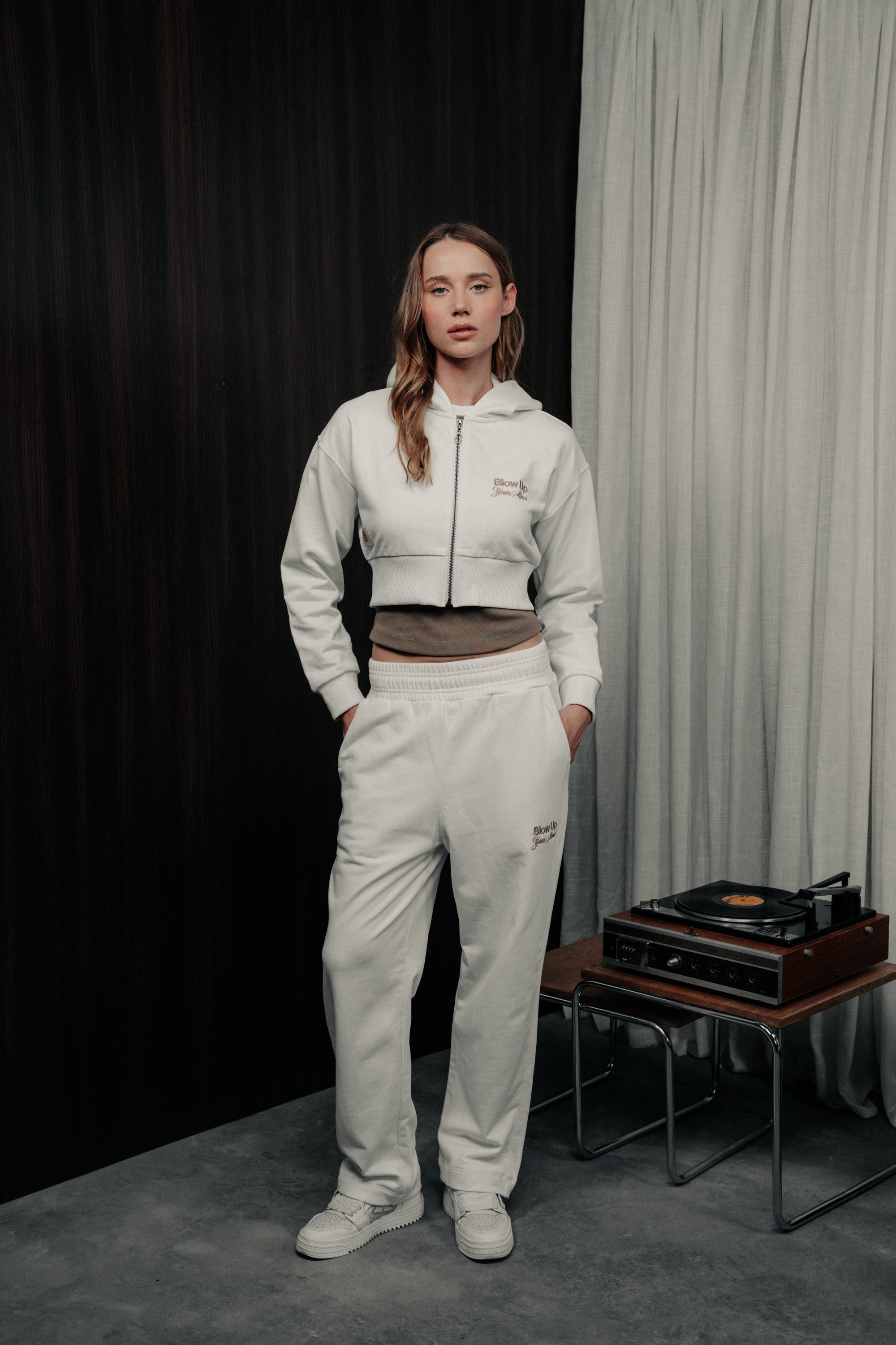 B1M-1010 - IVORY CROPPED HOODIE