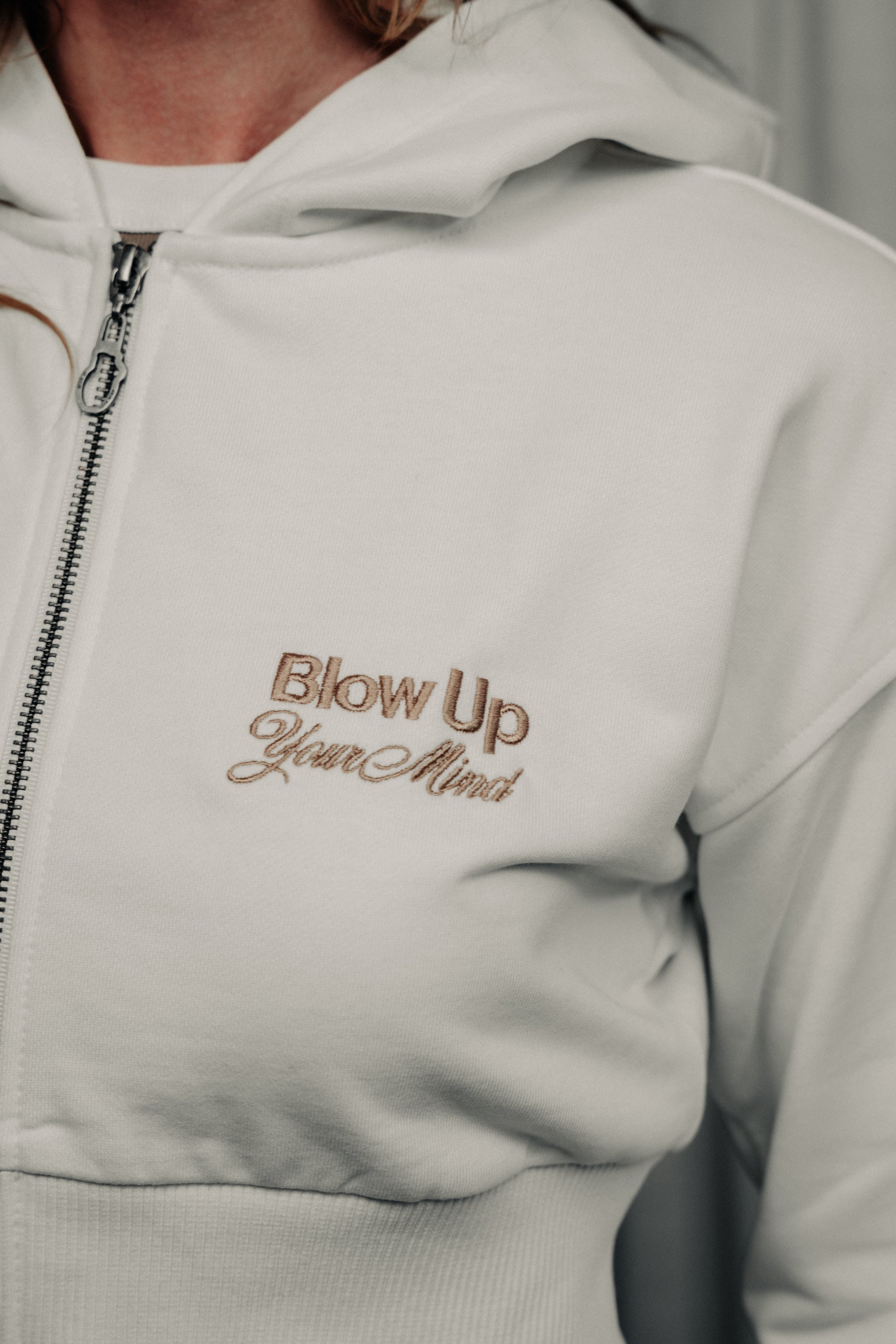B1M-1010 - IVORY CROPPED HOODIE