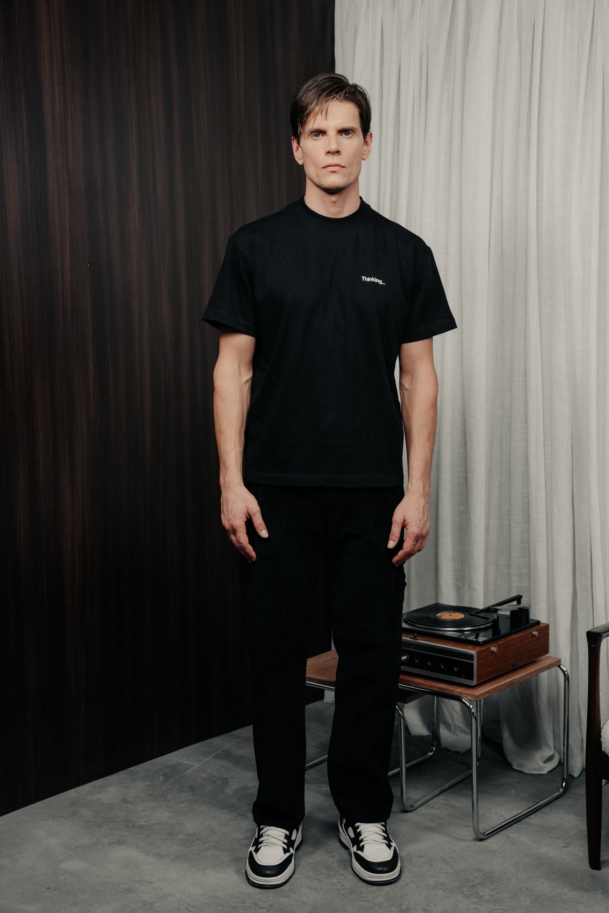 CLF13-1100 - BLACK CLASSIC FIT T-SHIRT
