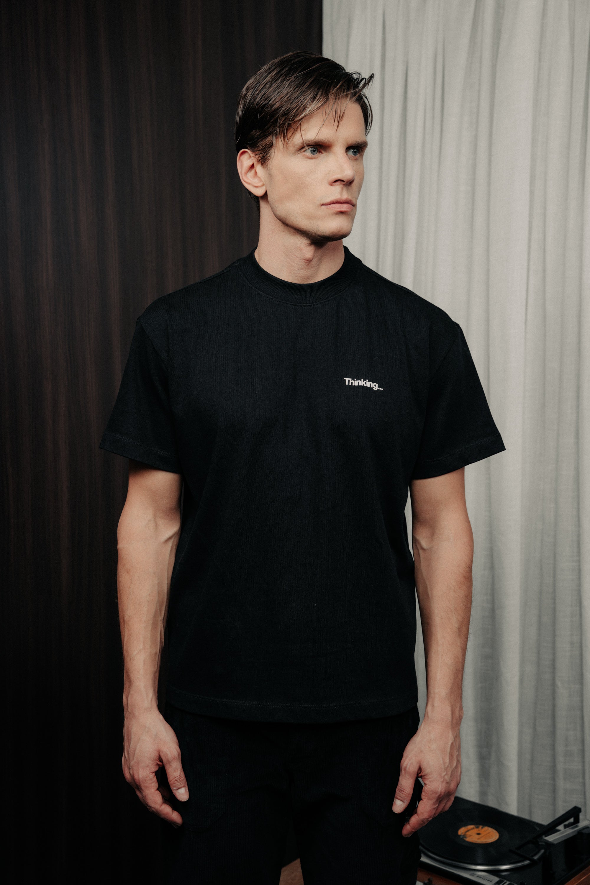 CLF13-1100 - BLACK CLASSIC FIT T-SHIRT