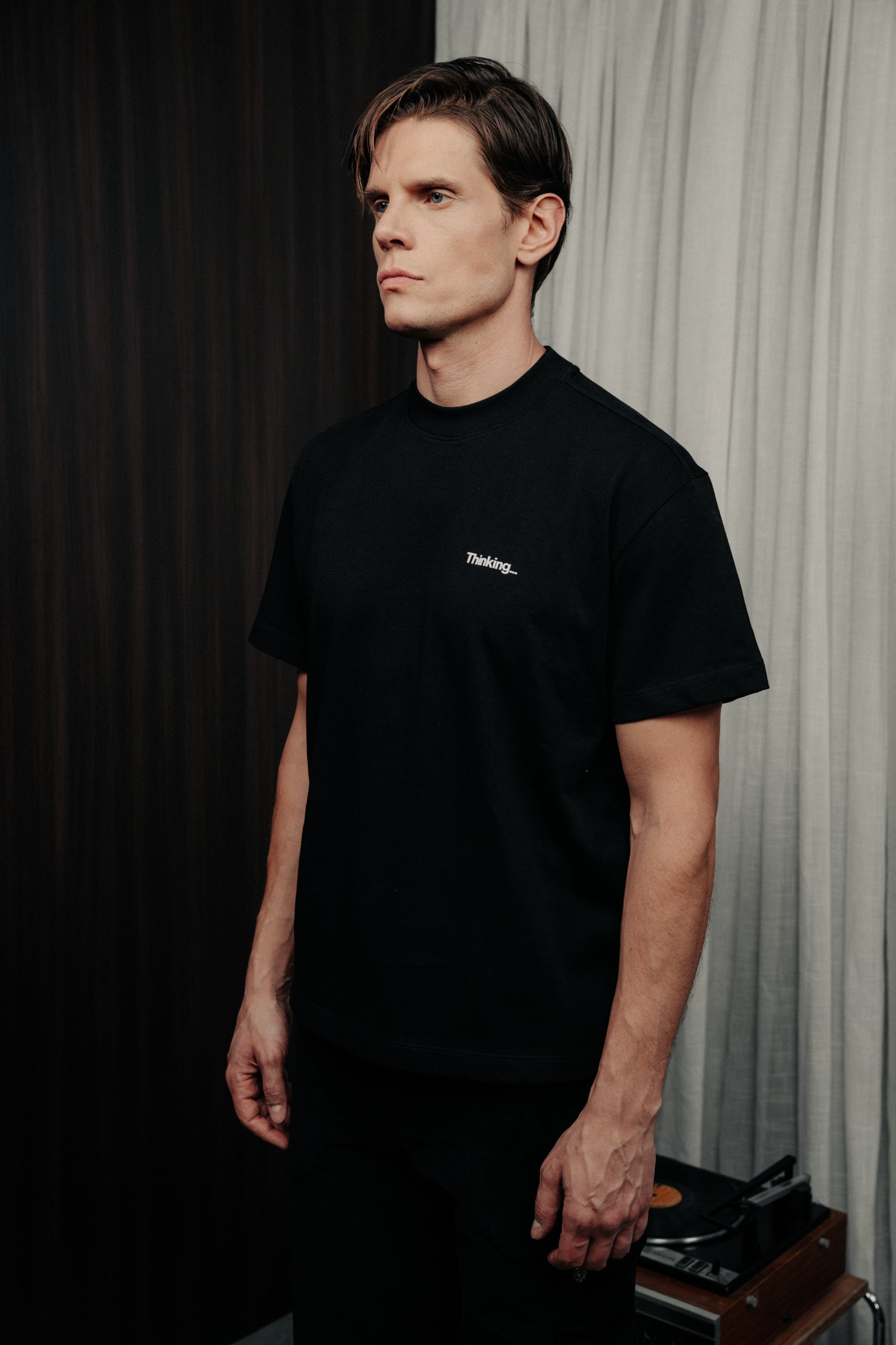 CLF13-1100 - BLACK CLASSIC FIT T-SHIRT