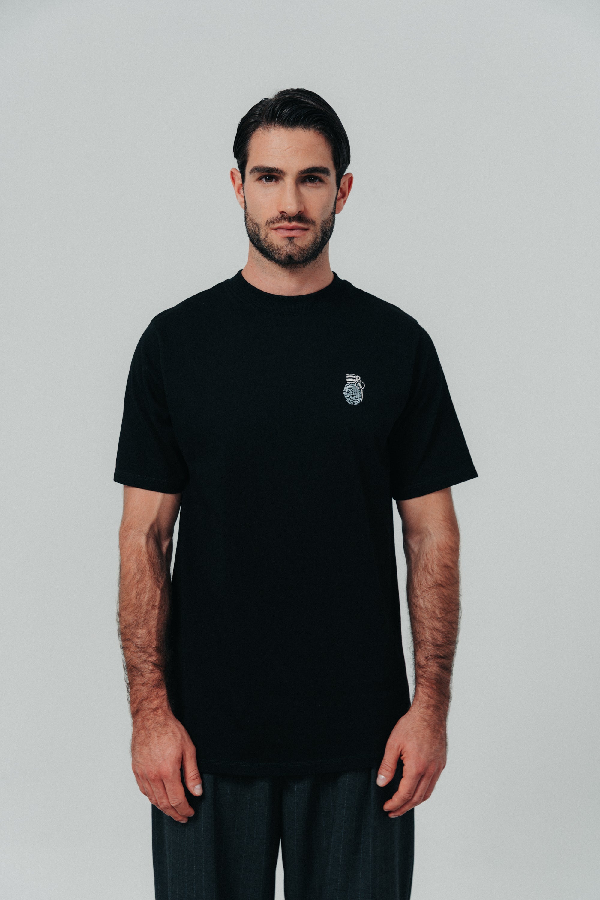 CLF11-1100 - BLACK CLASSIC FIT T-SHIRT