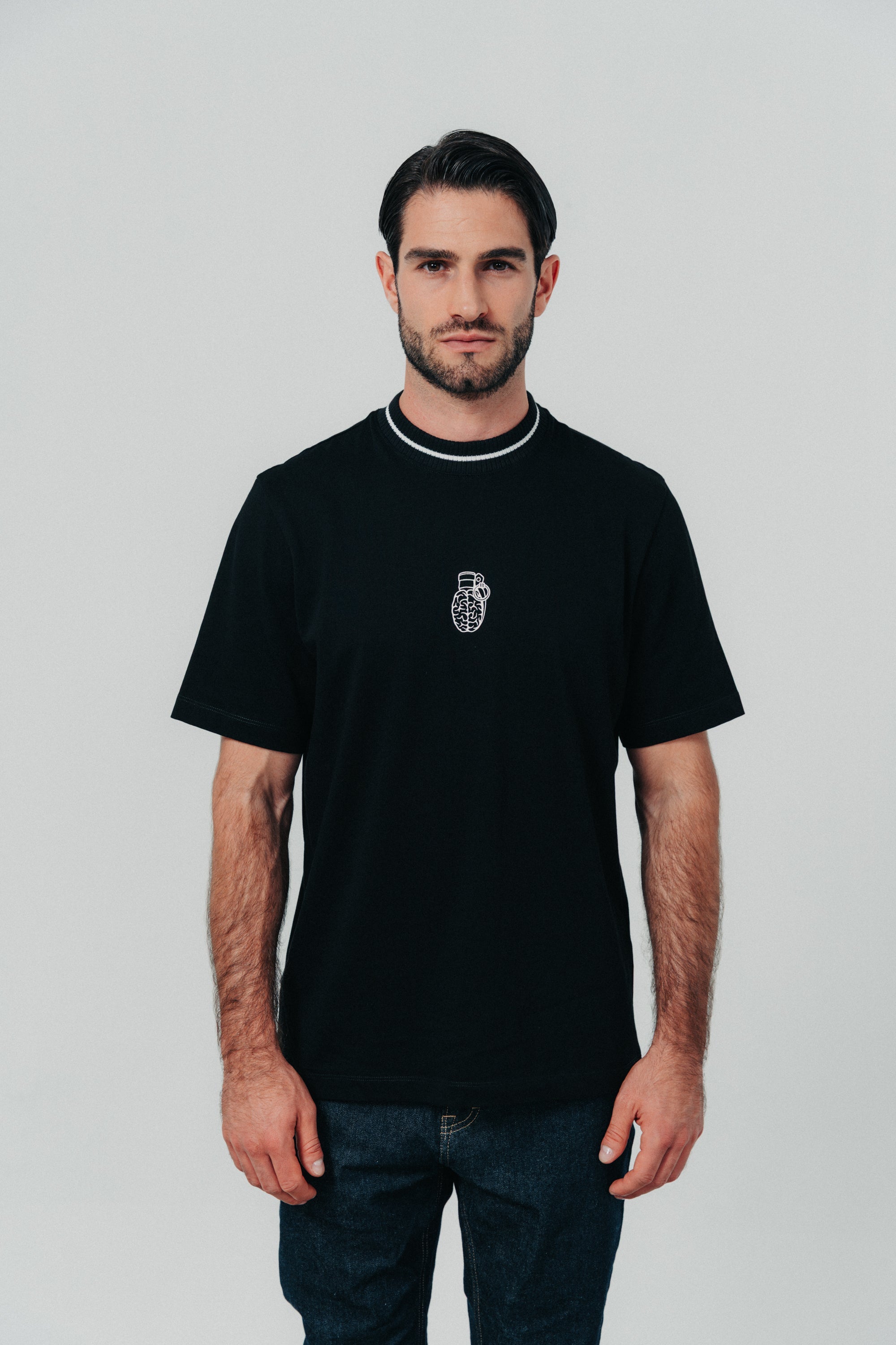 CLF12-1100 - BLACK CLASSIC FIT T-SHIRT