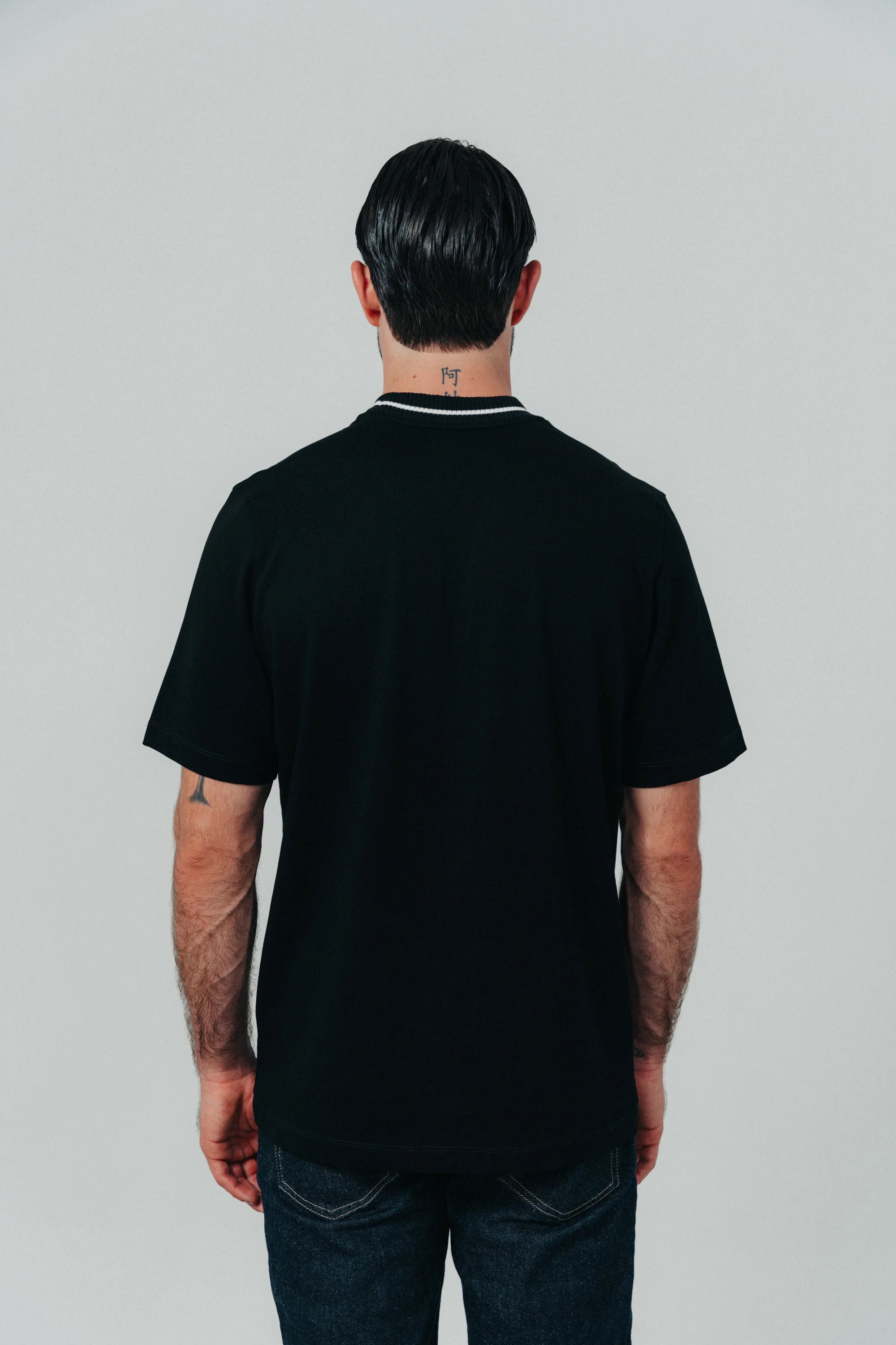 CLF12-1100 - BLACK CLASSIC FIT T-SHIRT