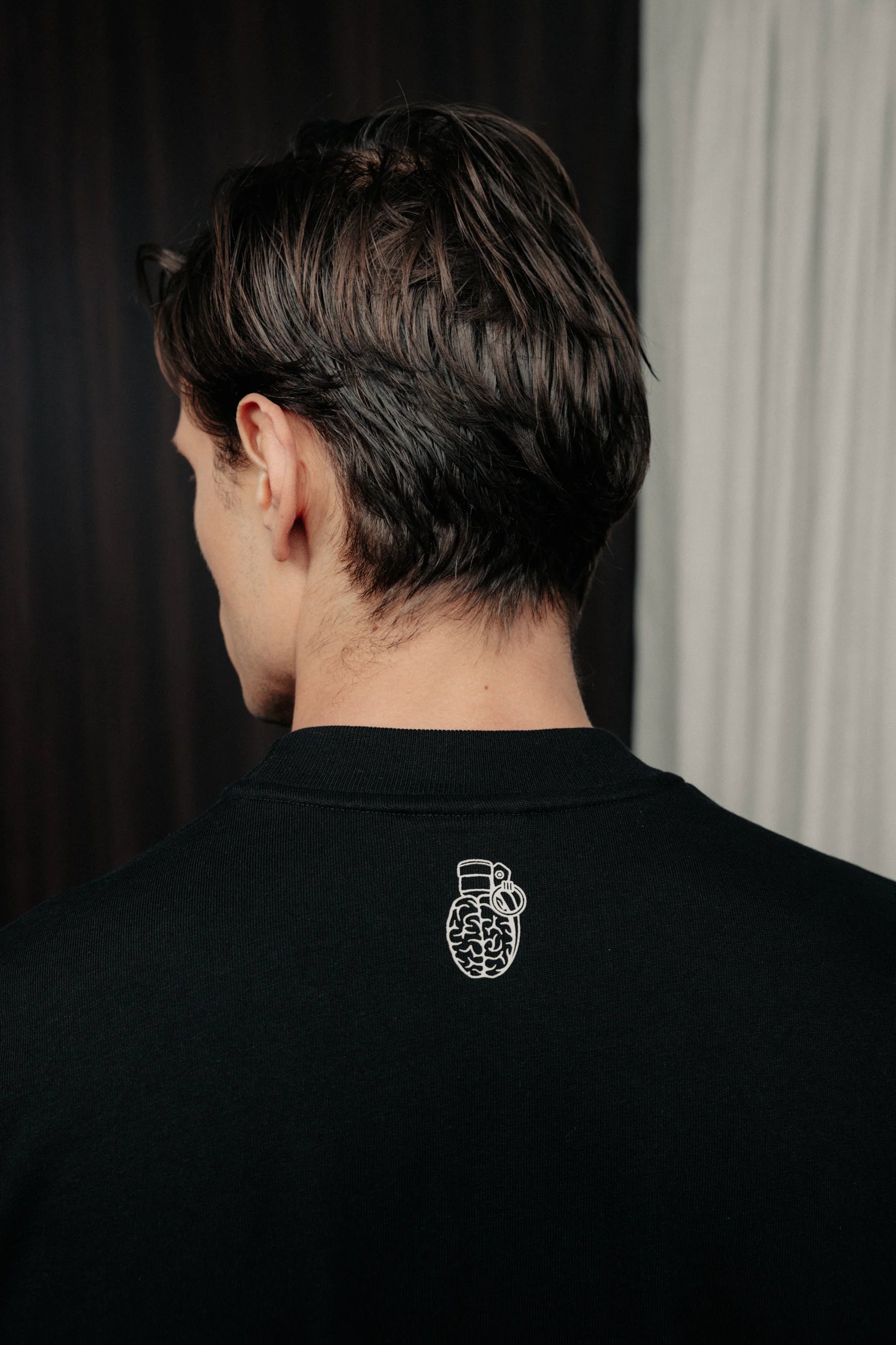 CLF13-1100 - BLACK CLASSIC FIT T-SHIRT