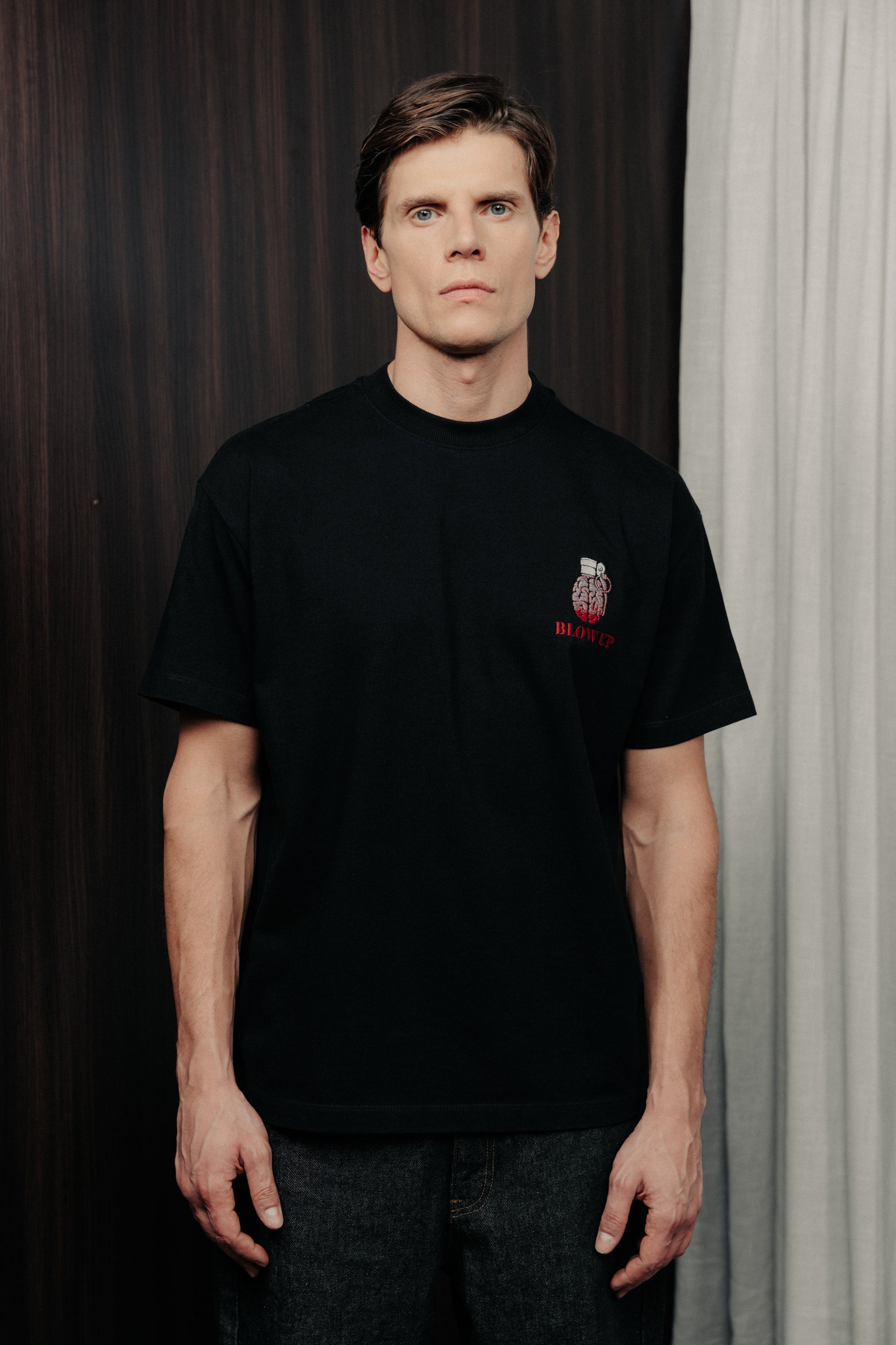 CLF2-1100 - BLACK CLASSIC FIT T-SHIRT