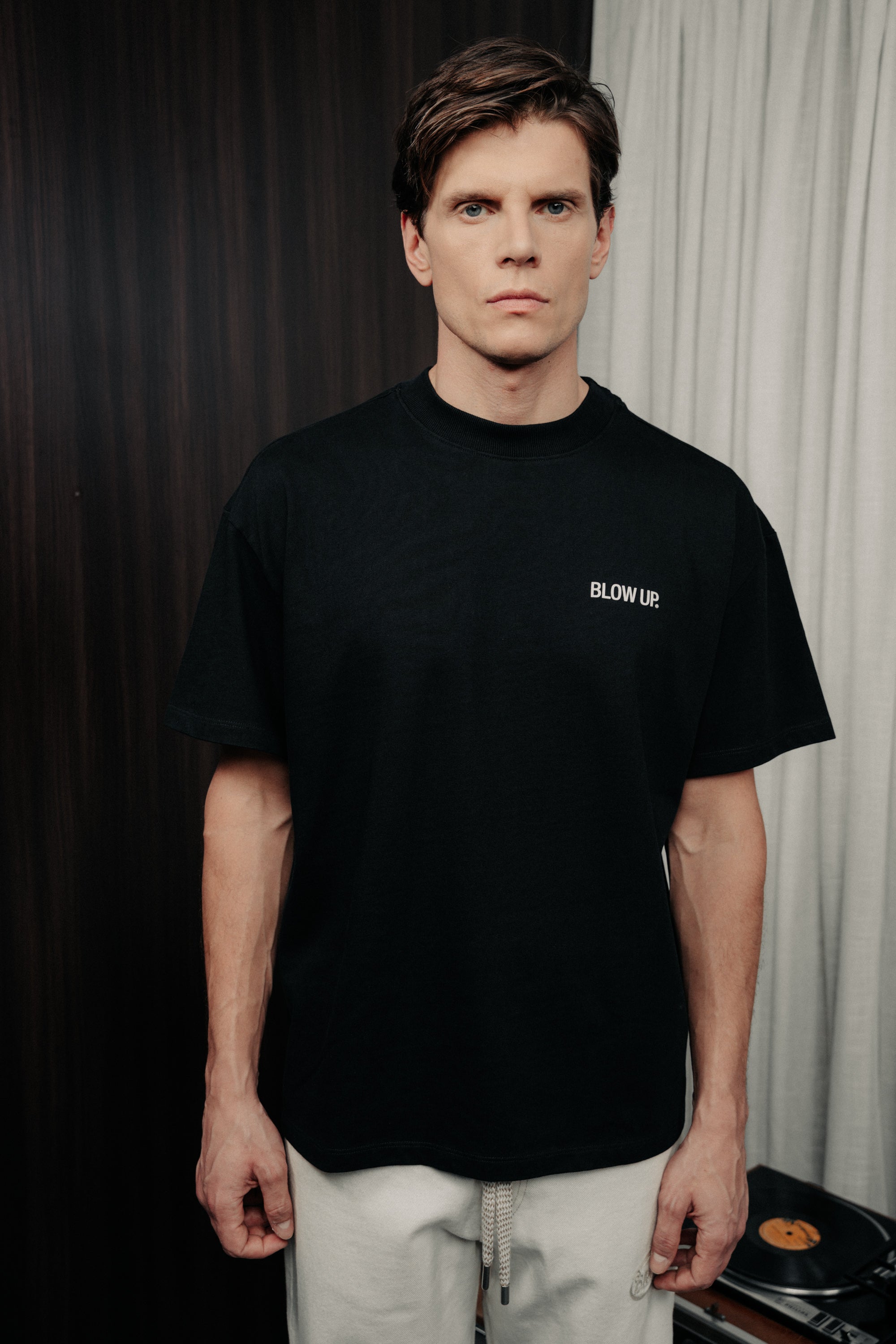 CLF4-1101 - BLACK CLASSIC FIT T-SHIRT