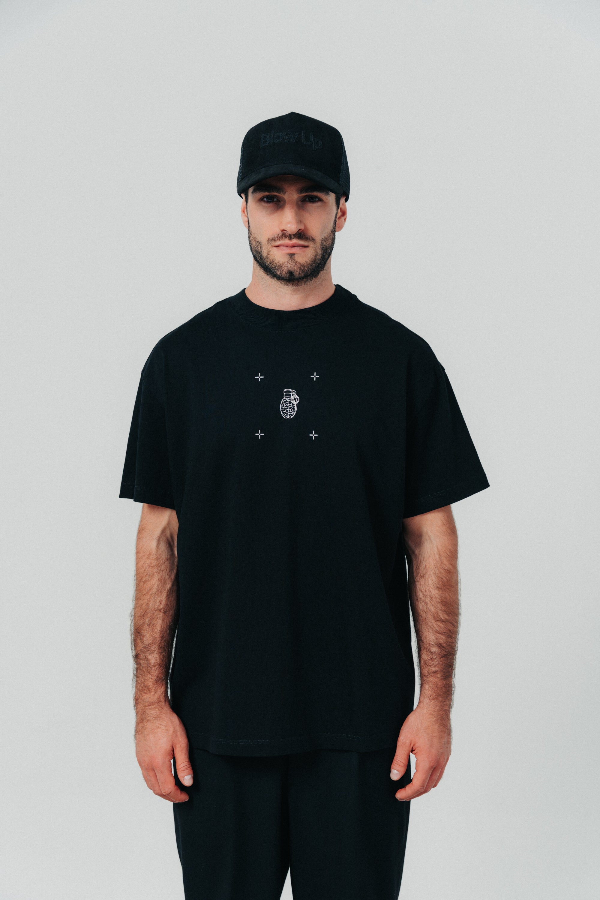 CLF6-1100 - BLACK CLASIC FIT T-SHIRT