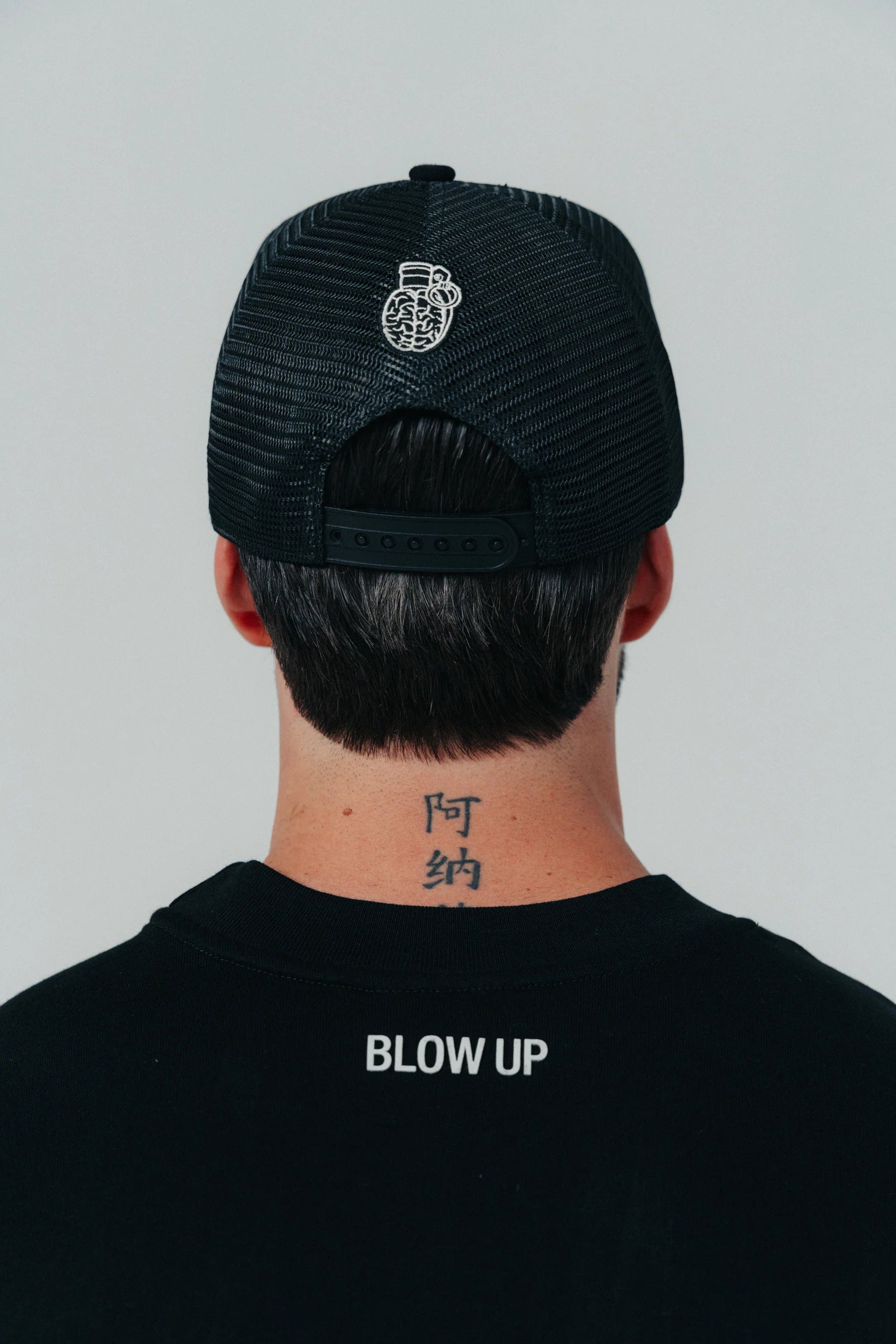 CLF6-1100 - BLACK CLASIC FIT T-SHIRT