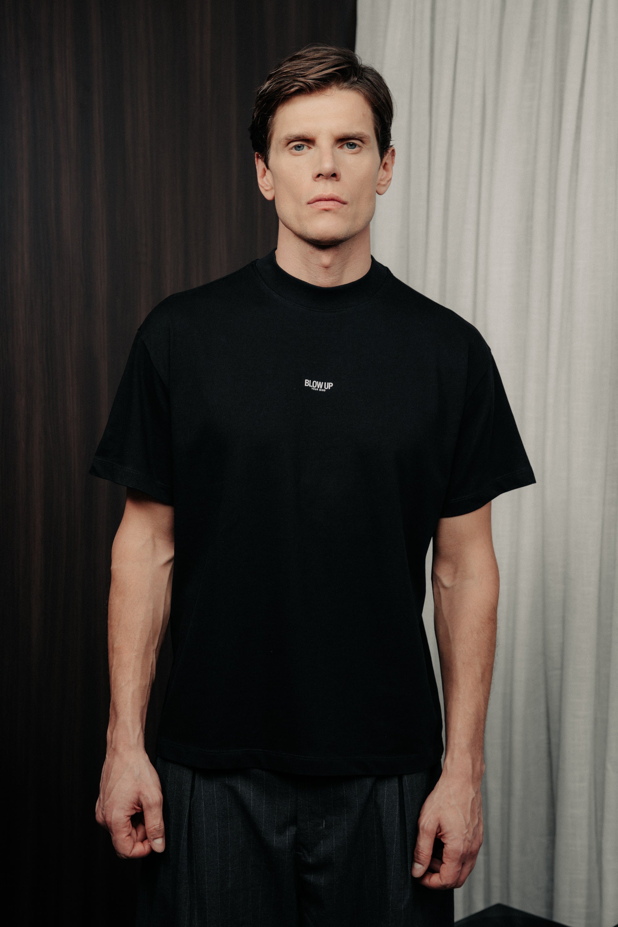 CLF7-1100 - BLACK CLASIC FIT T-SHIRT