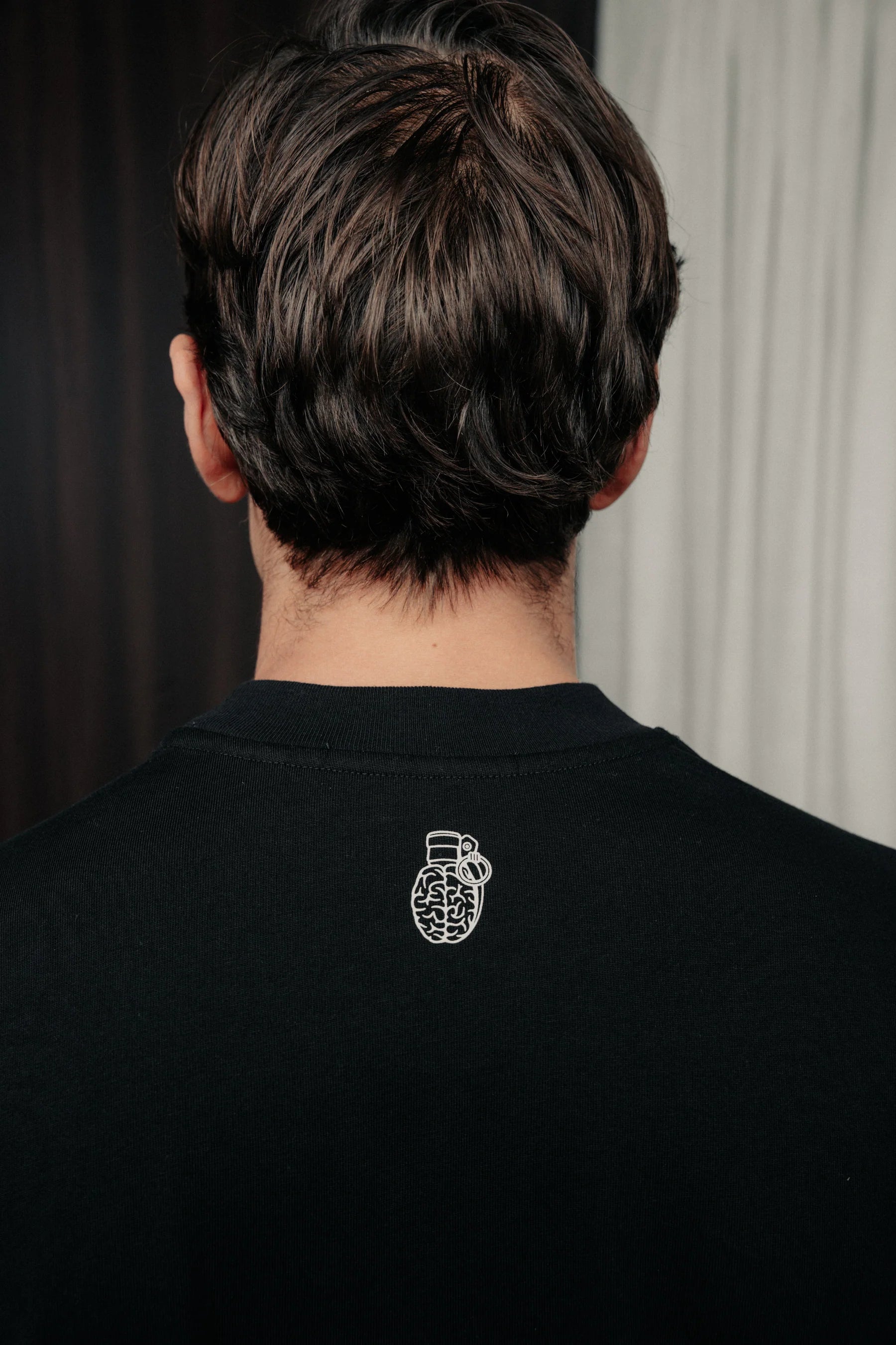 CLF7-1100 - BLACK CLASIC FIT T-SHIRT