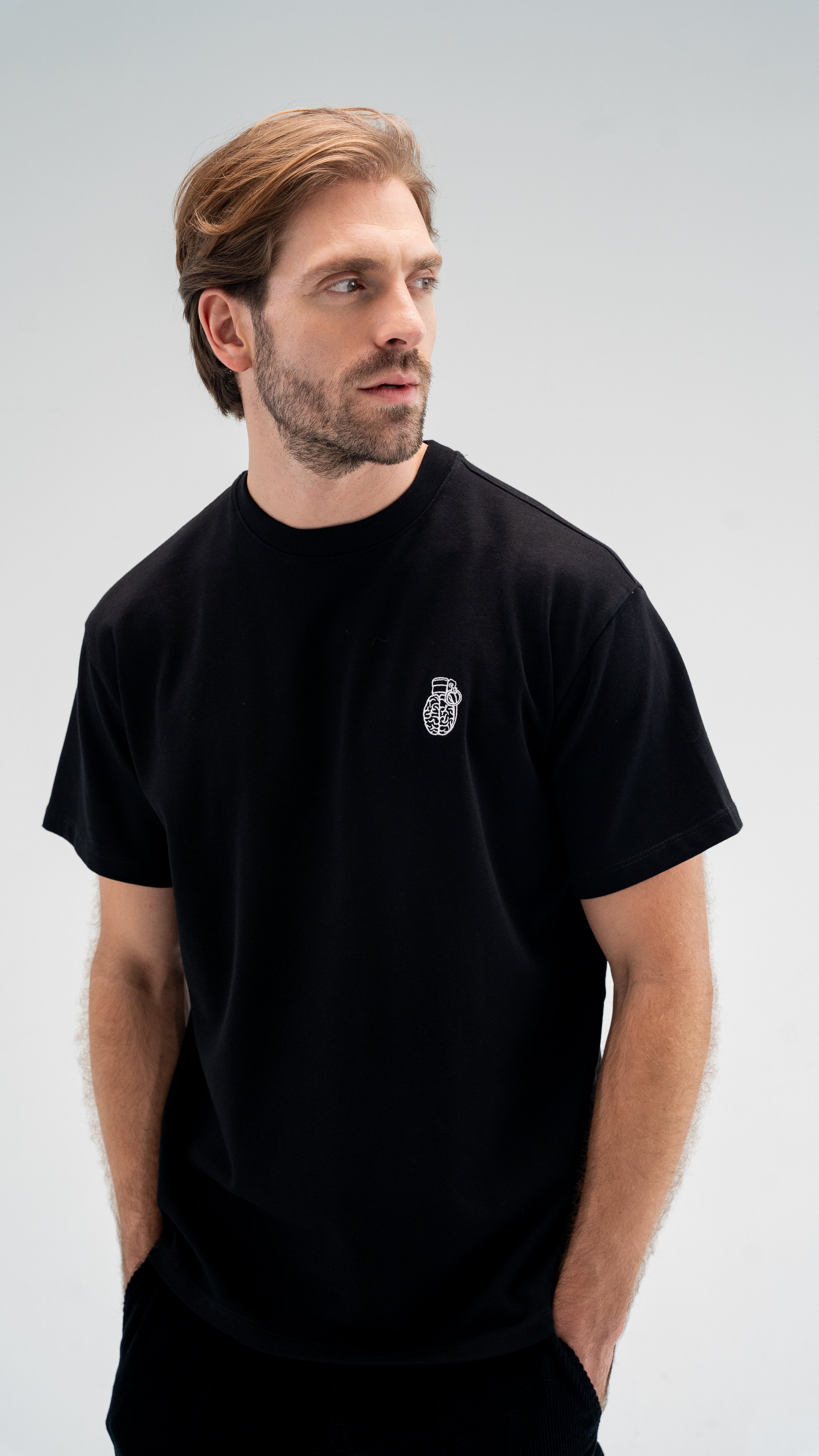 CLF8-1100 - BLACK CLASIC FIT T-SHIRT