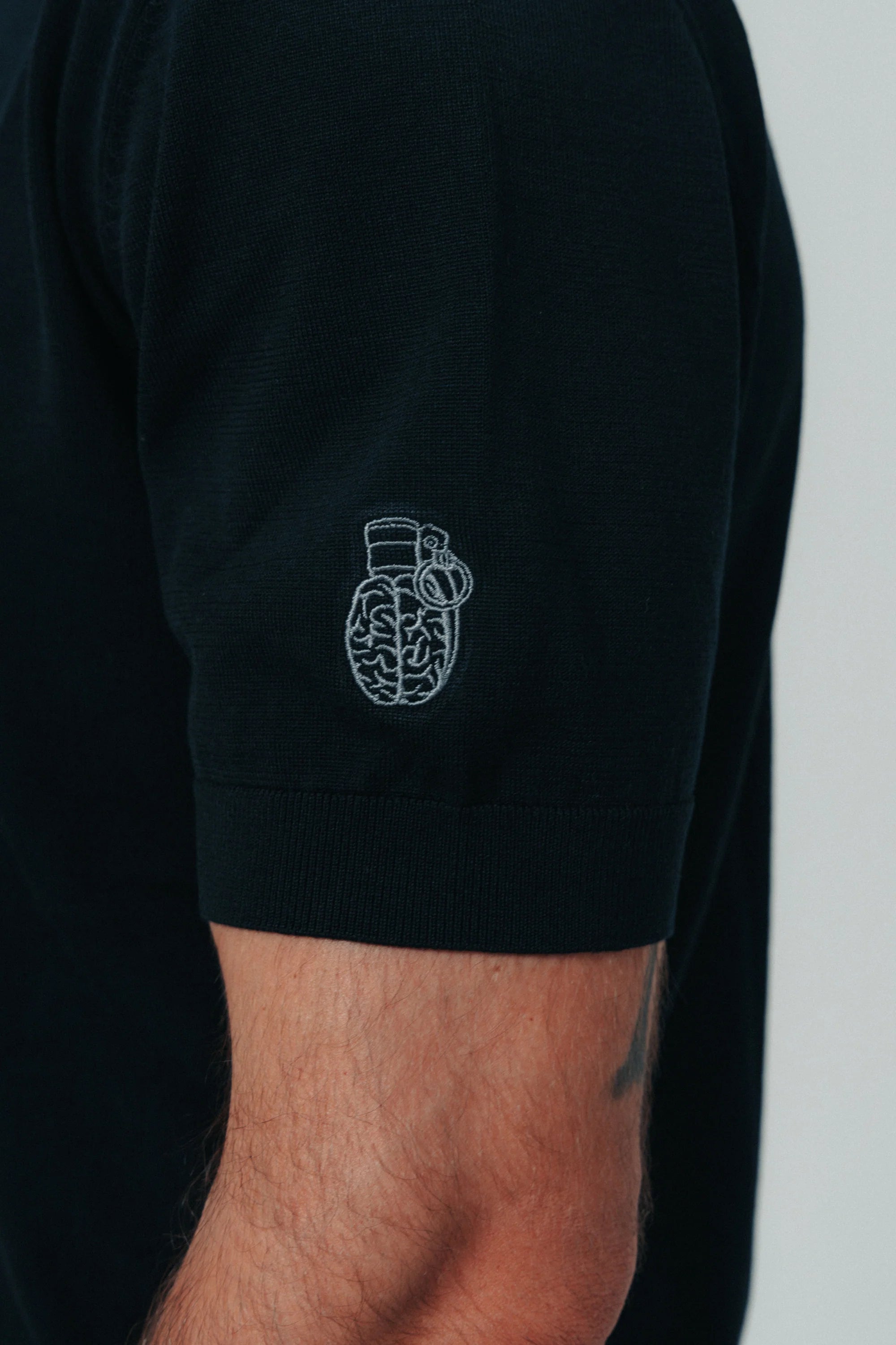 CT1-1100 - BLACK KNITTED T-SHIRT