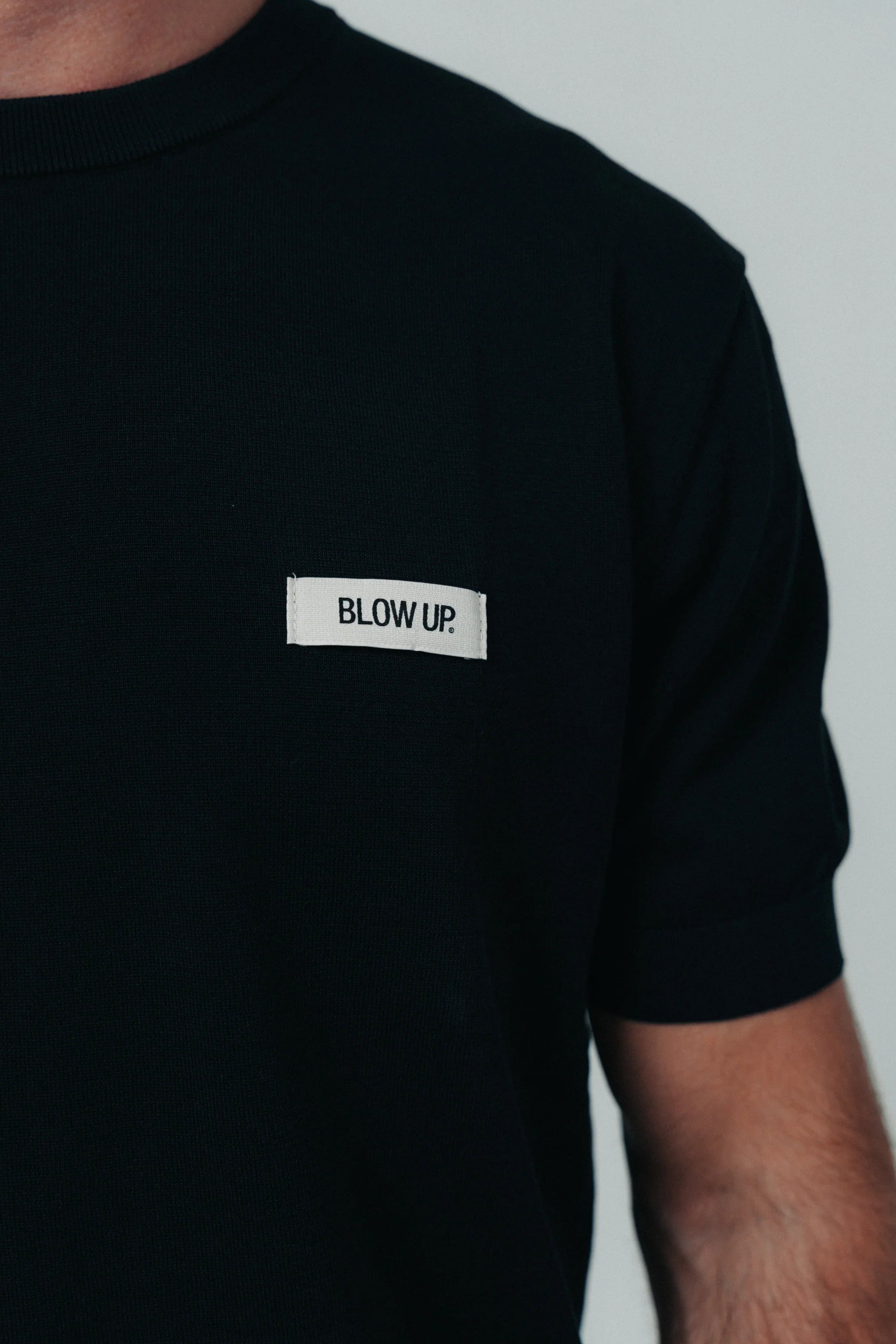 CT1-1100 - BLACK KNITTED T-SHIRT