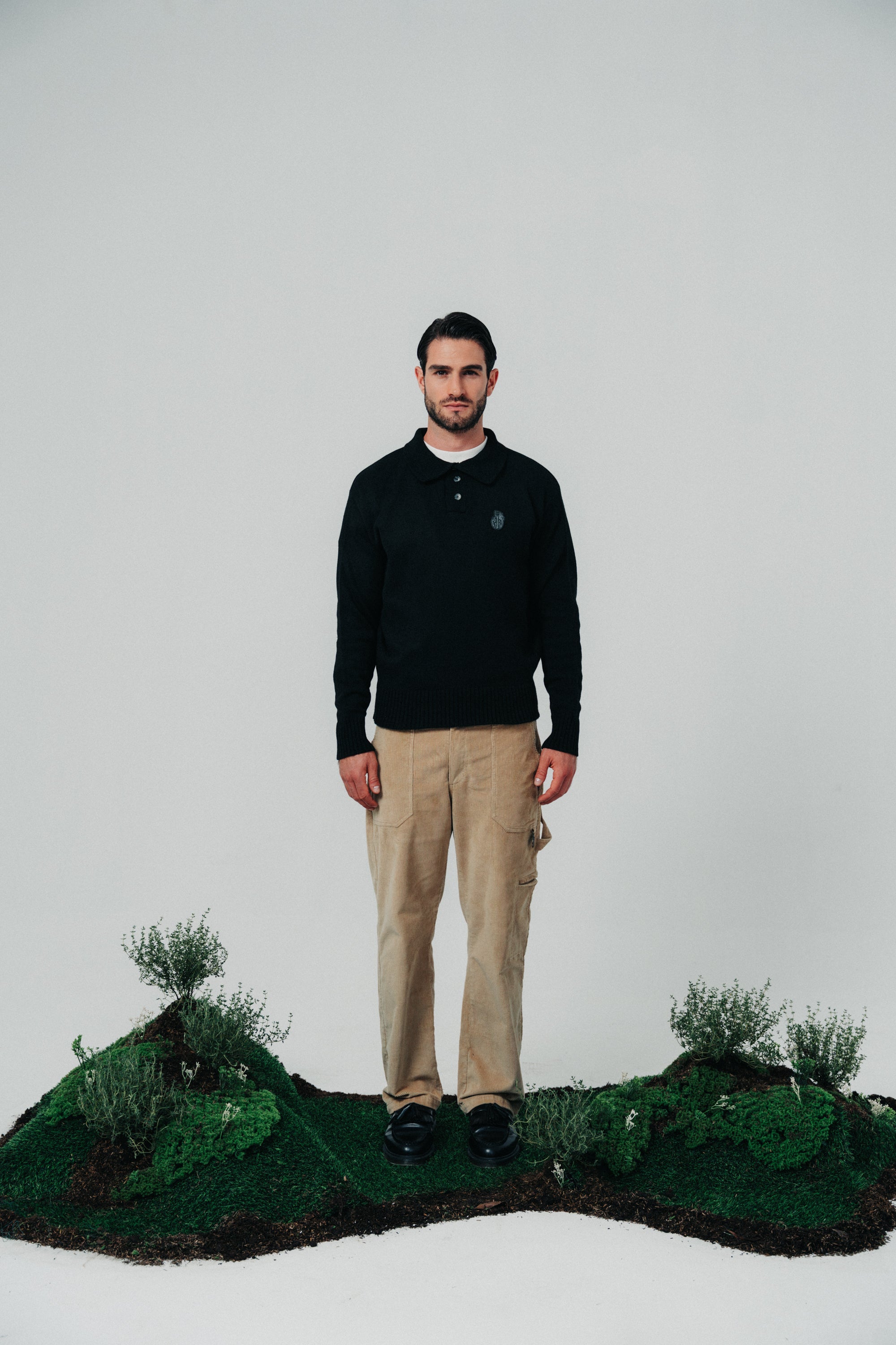 ST3-1100 - KNITTED BLACK POLO SWEATER