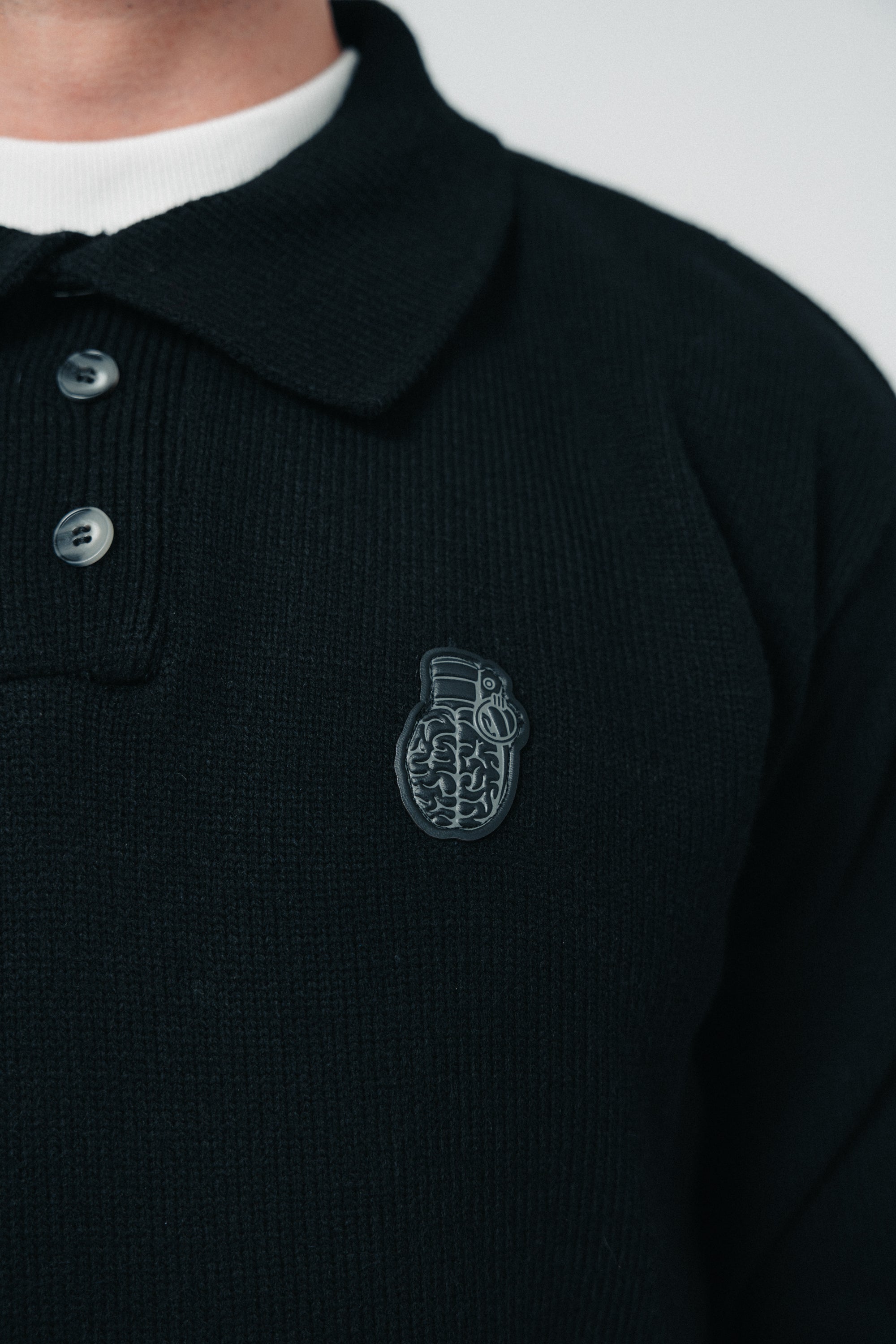 ST3-1100 - KNITTED BLACK POLO SWEATER