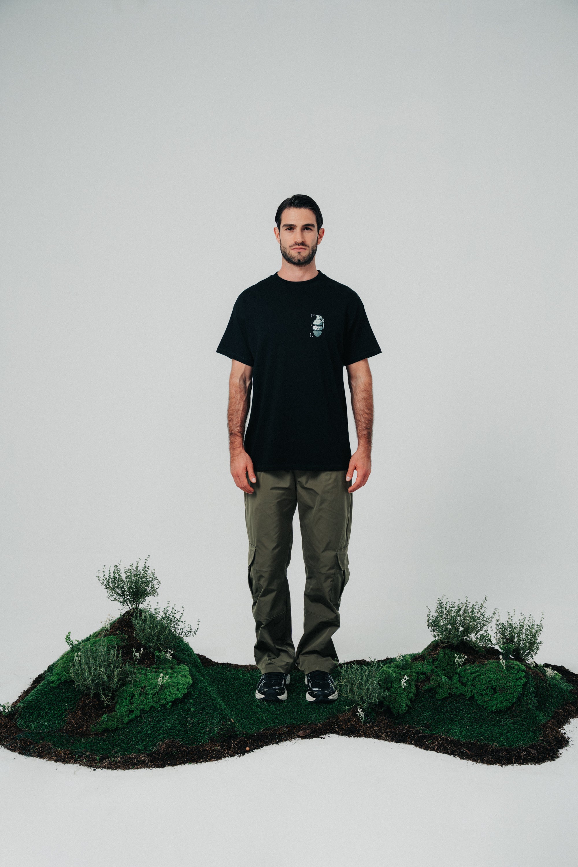 CR34-1100 - BLACK REGULAR FIT T-SHIRT
