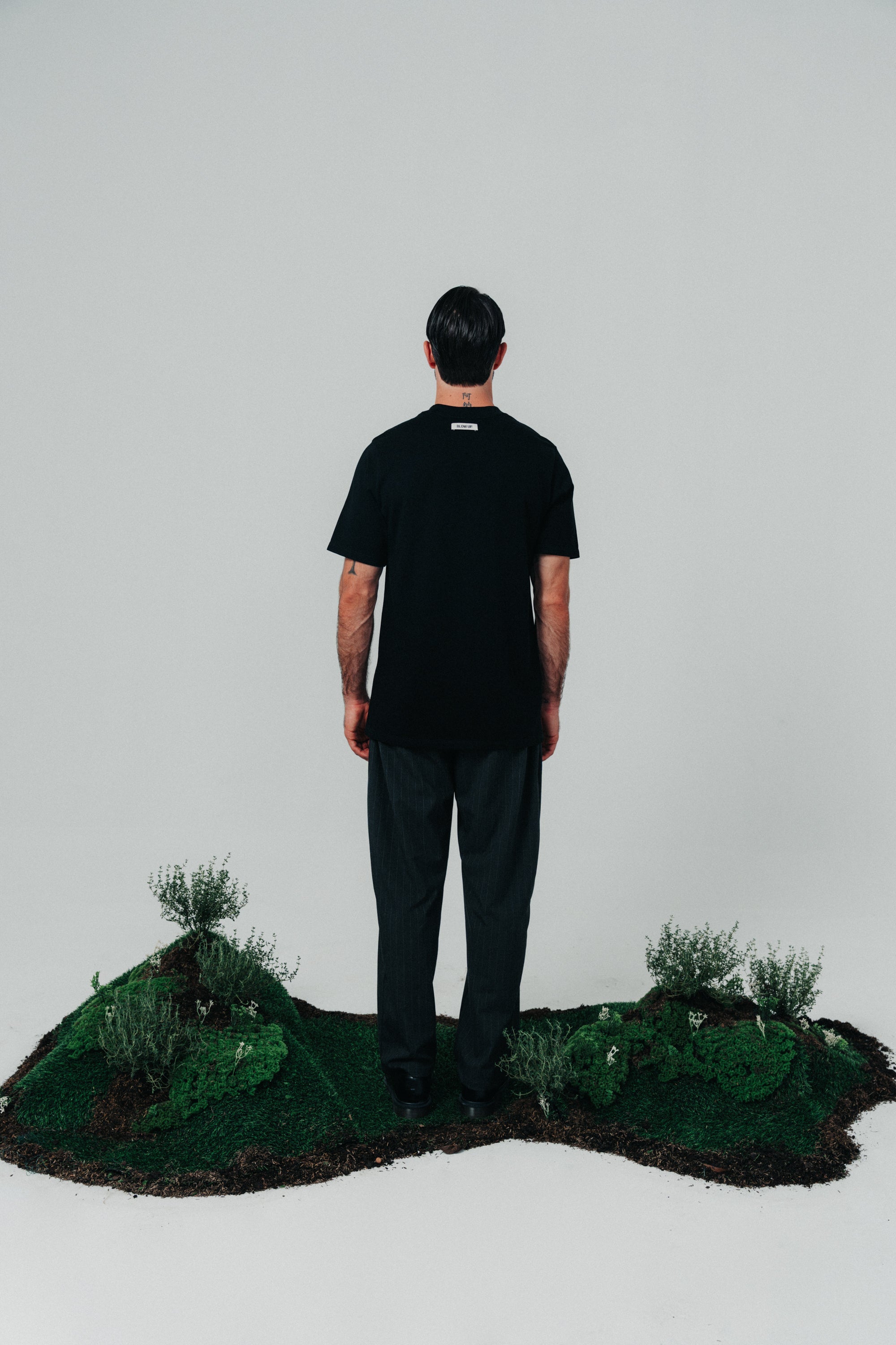 CLF11-1100 - BLACK CLASSIC FIT T-SHIRT