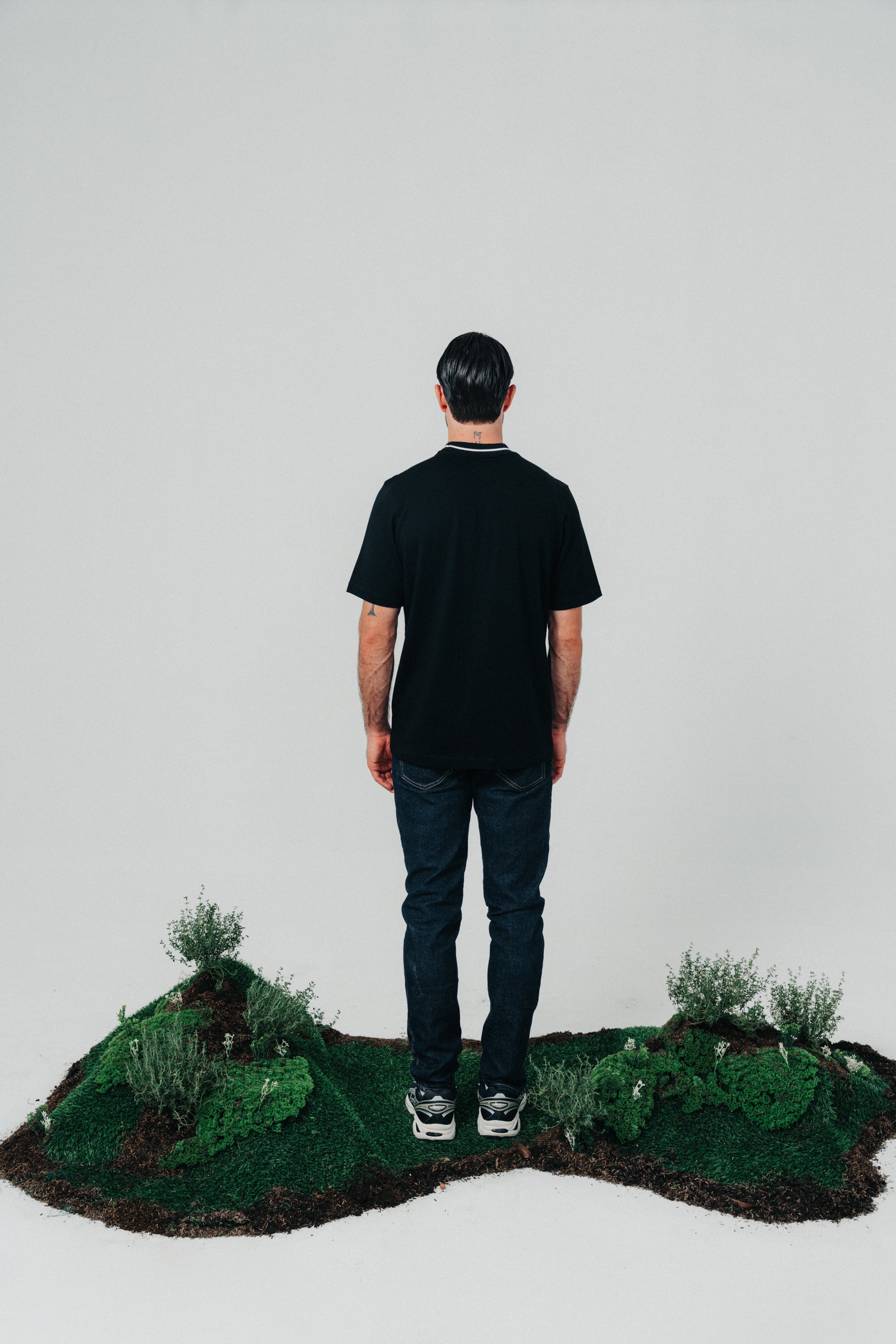 CLF12-1100 - BLACK CLASSIC FIT T-SHIRT