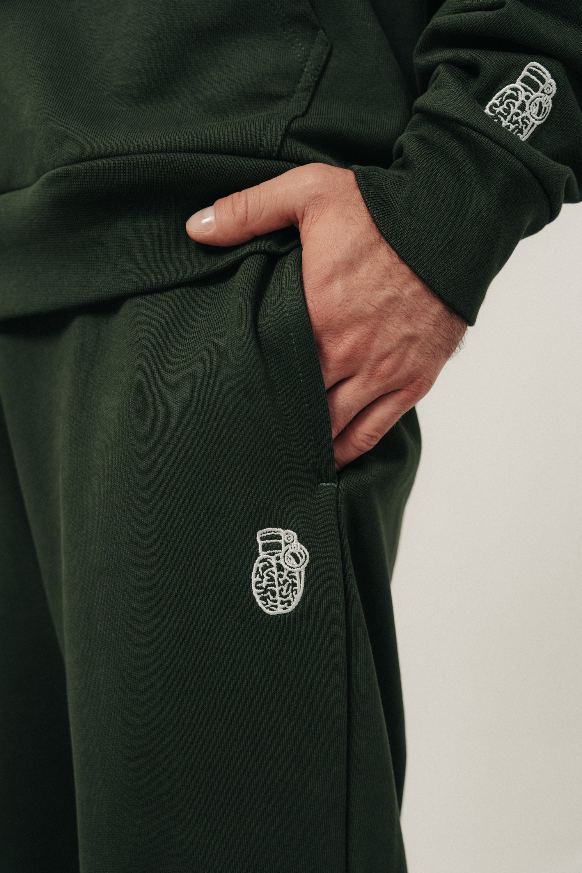 SD33-7006 - GREEN JOGGER
