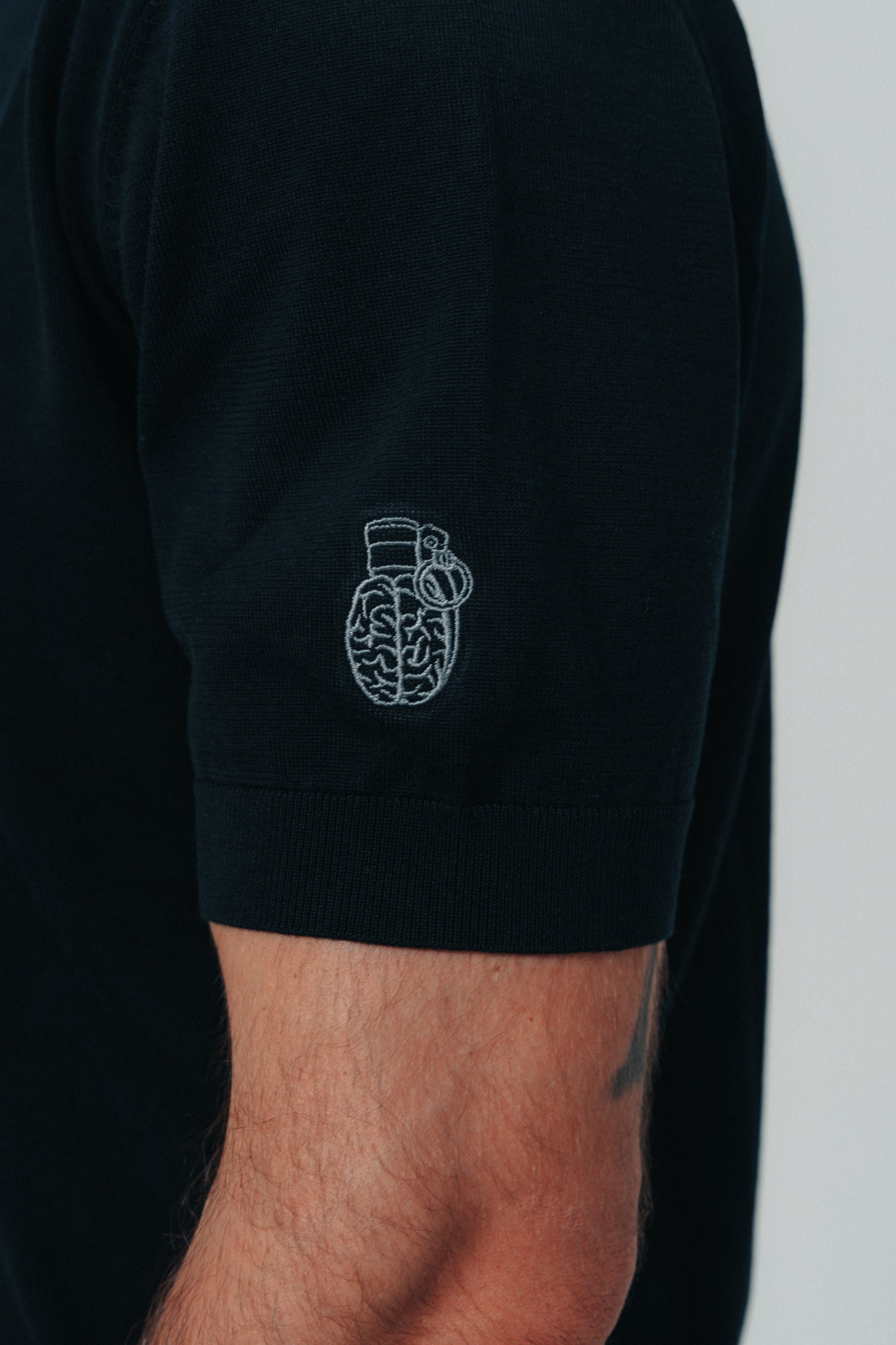 CT1-1100 - BLACK KNITTED T-SHIRT