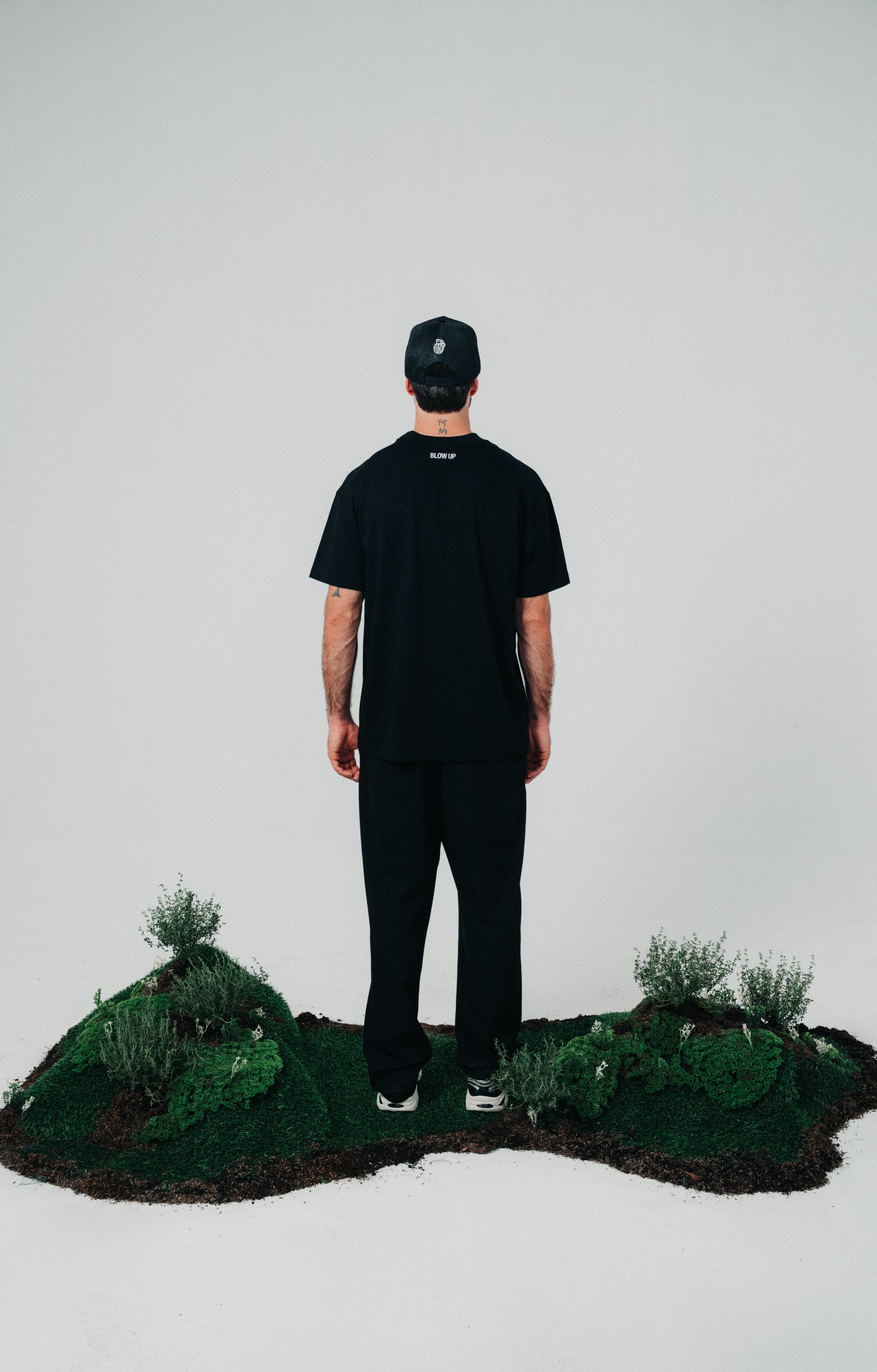 CLF6-1100 - BLACK CLASIC FIT T-SHIRT