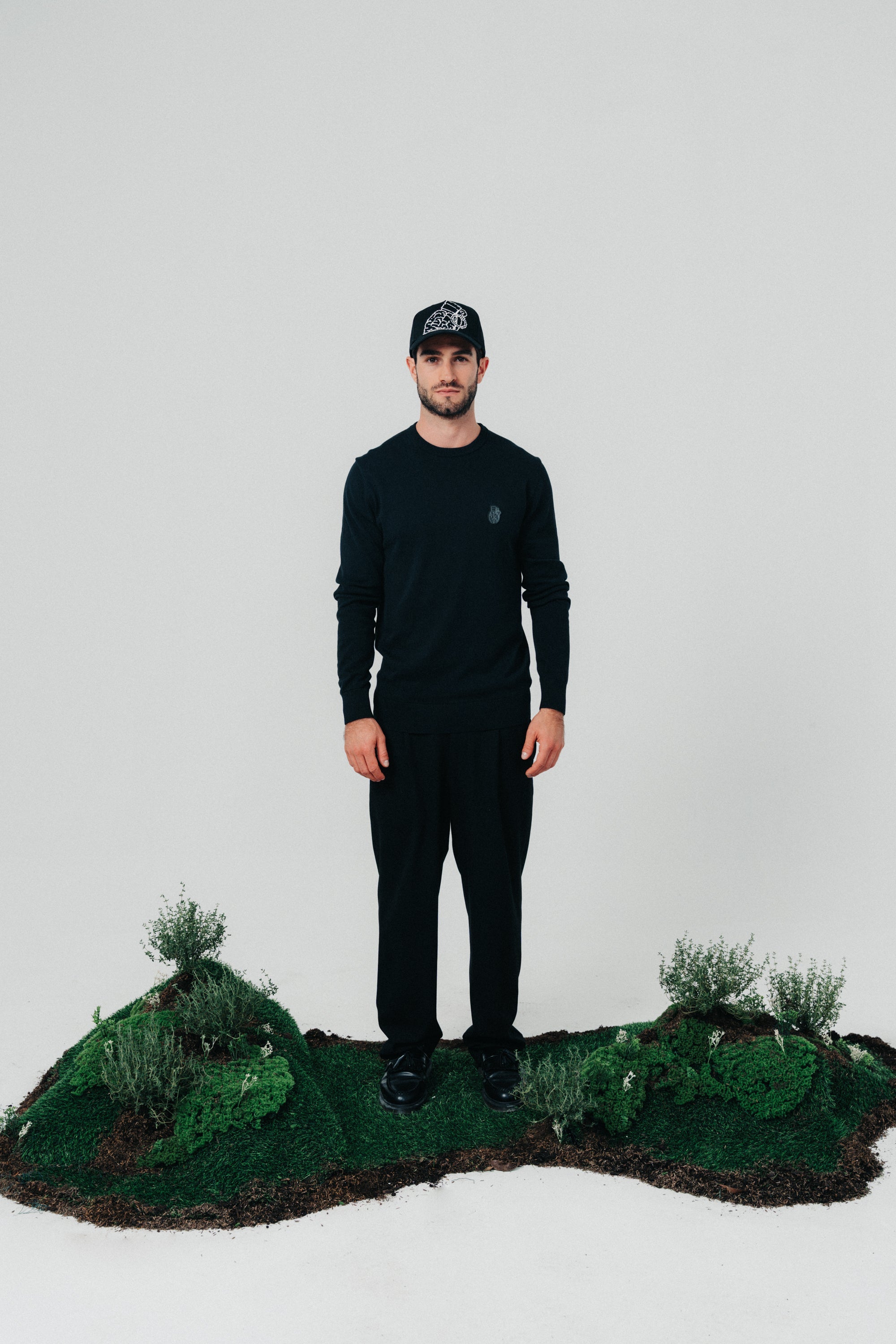 ST2-1100 - BLACK KNITTED TEXTURE SWEATER