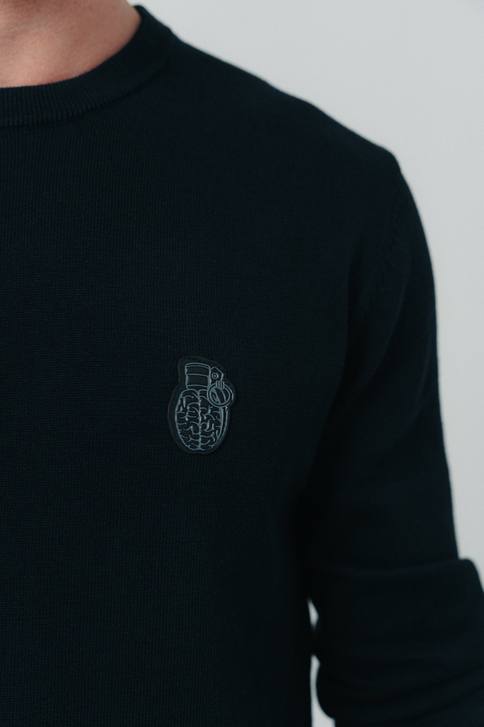 ST2-1100 - BLACK KNITTED TEXTURE SWEATER