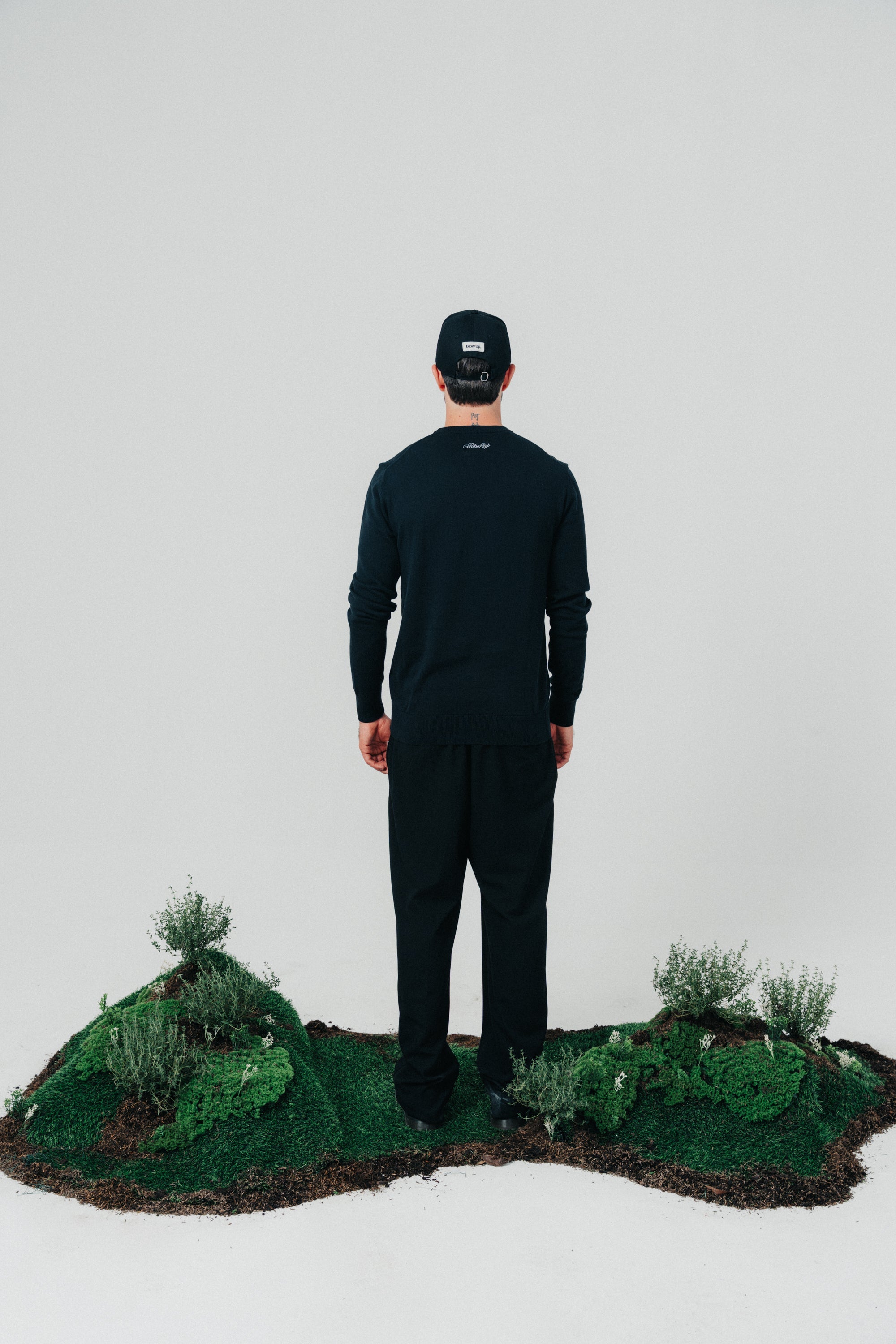 ST2-1100 - BLACK KNITTED TEXTURE SWEATER