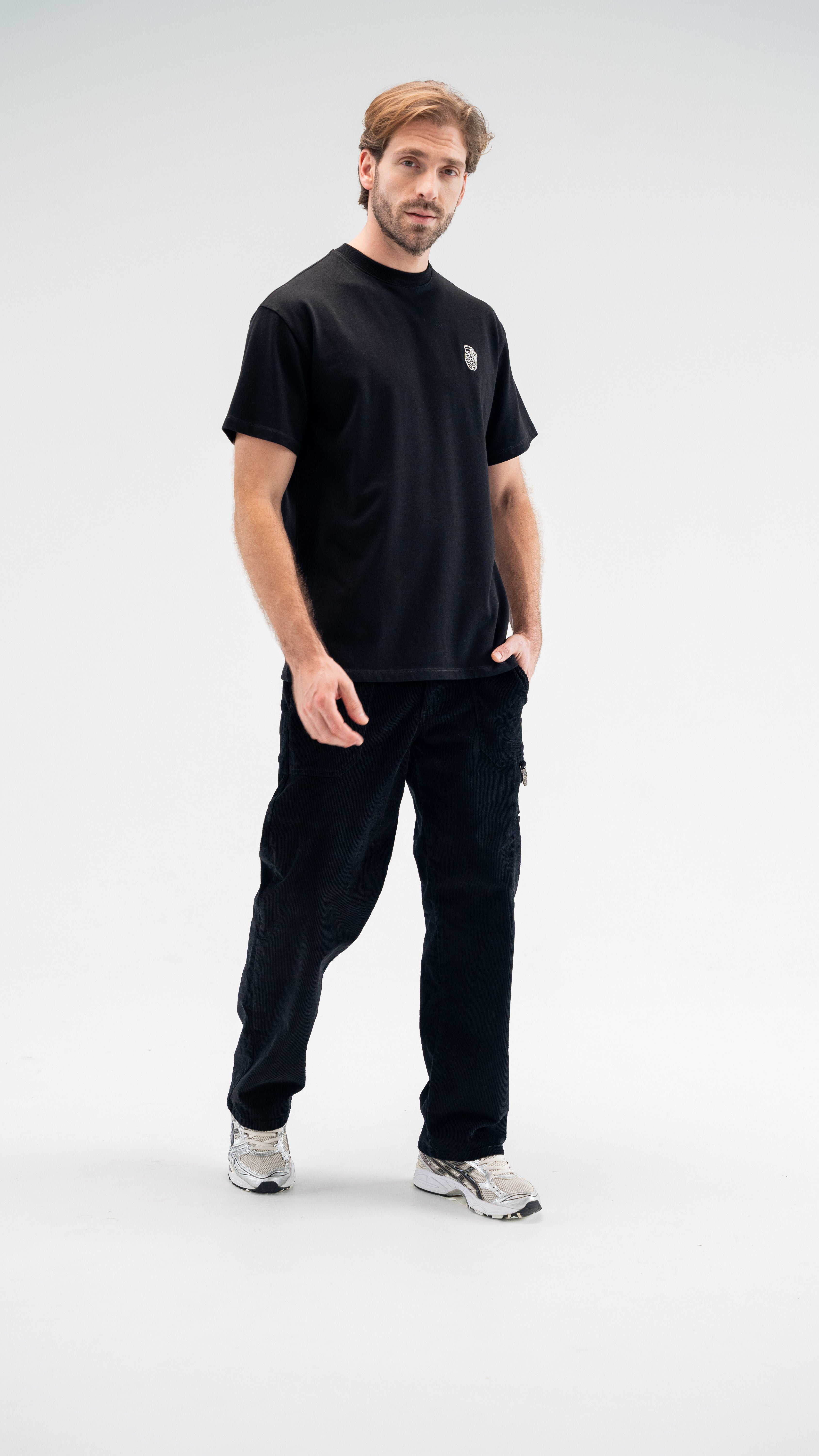 CLF8-1100 - BLACK CLASIC FIT T-SHIRT