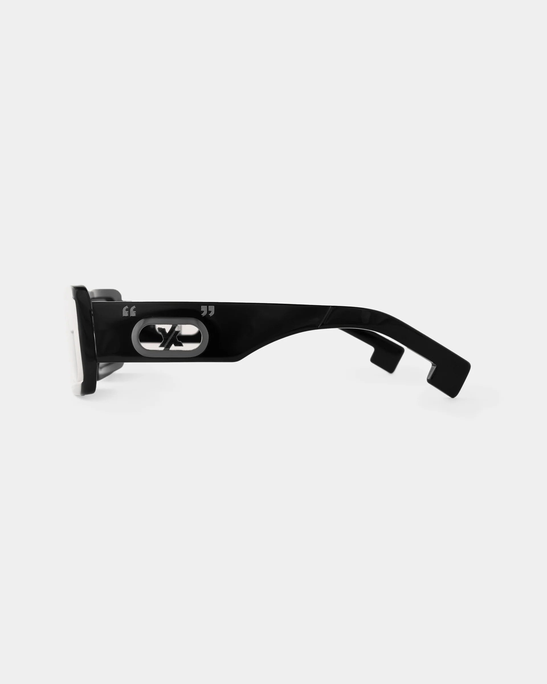 G1002 - GMT BLACK