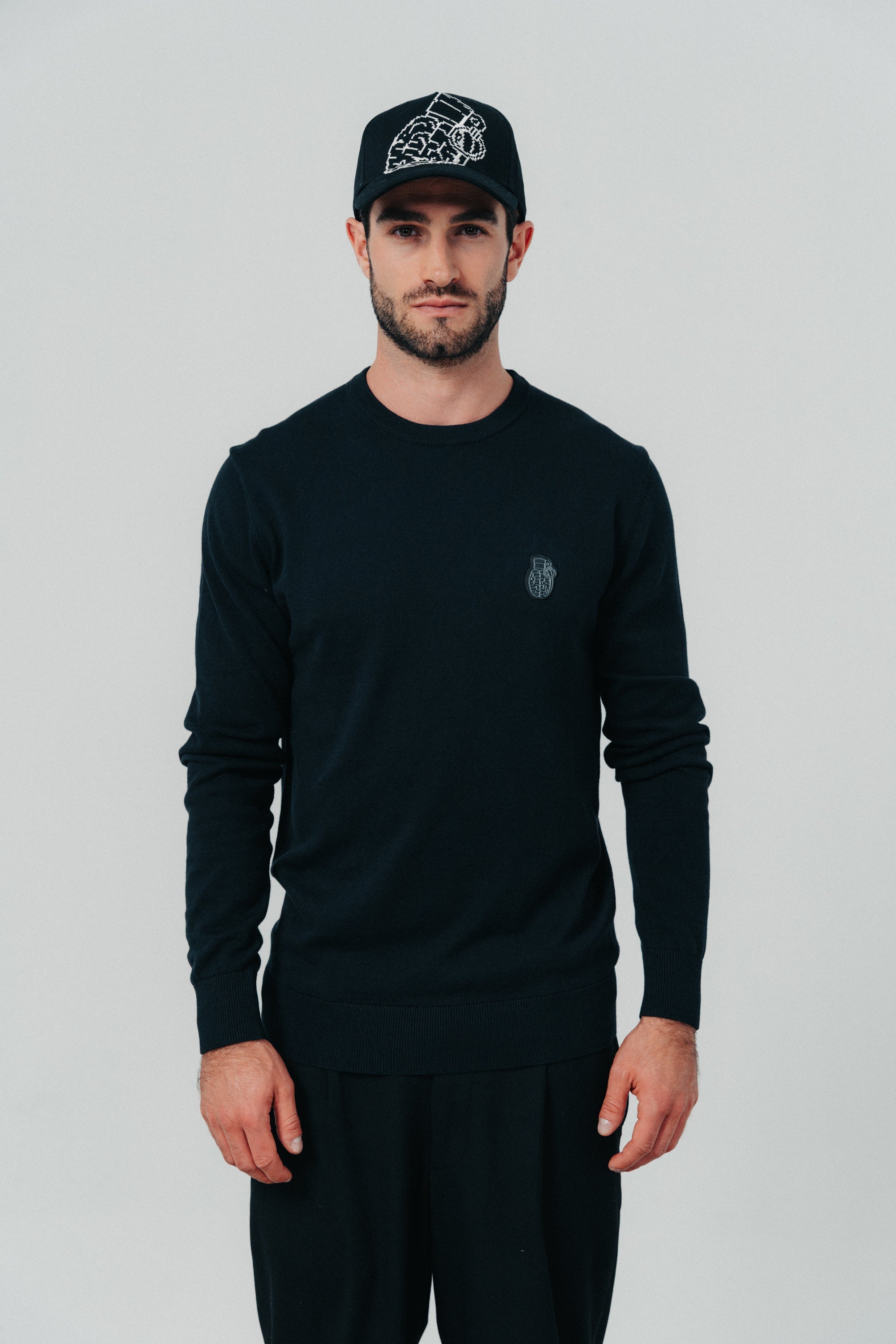 ST2-1100 - BLACK KNITTED TEXTURE SWEATER