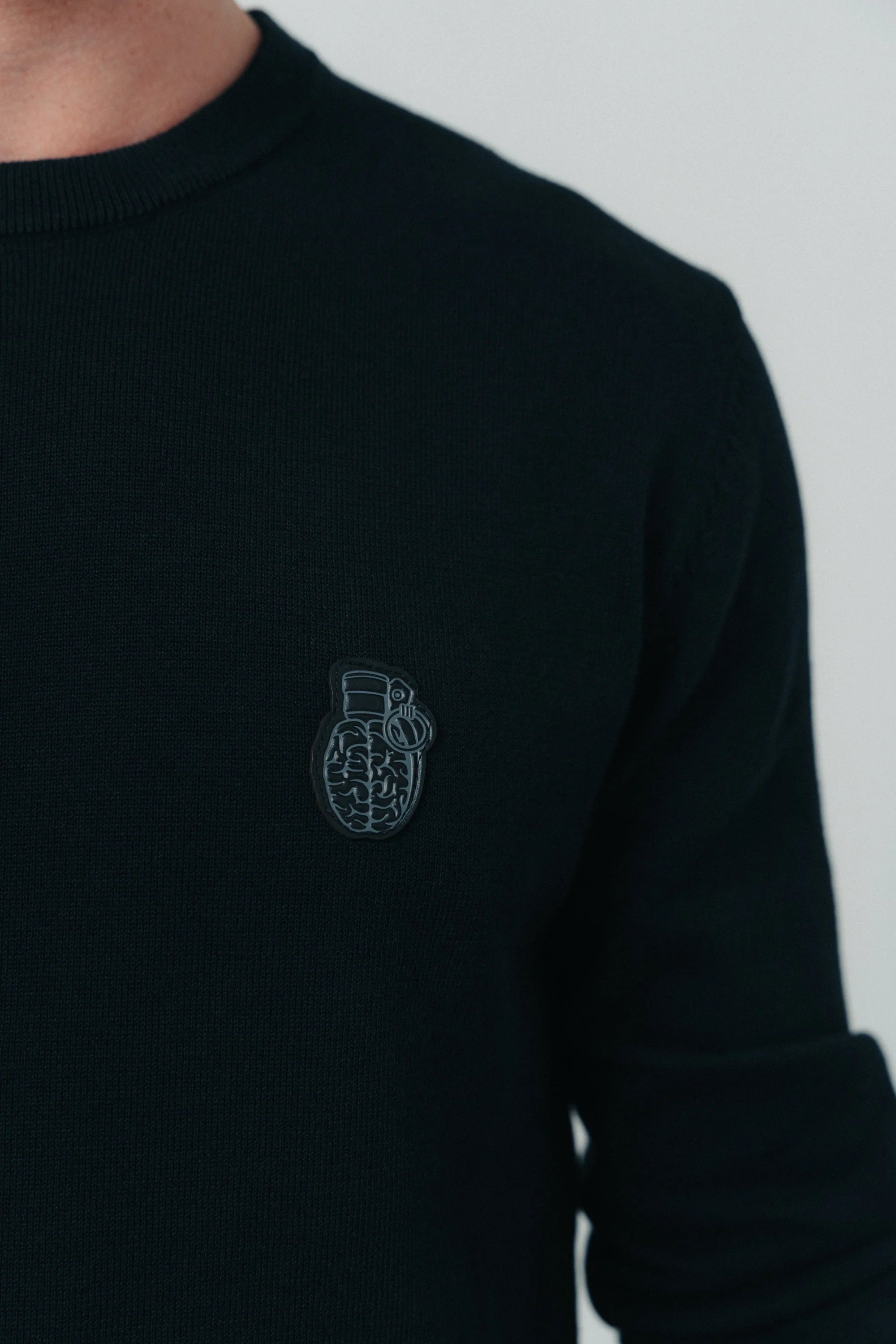 ST2-1100 - BLACK KNITTED TEXTURE SWEATER