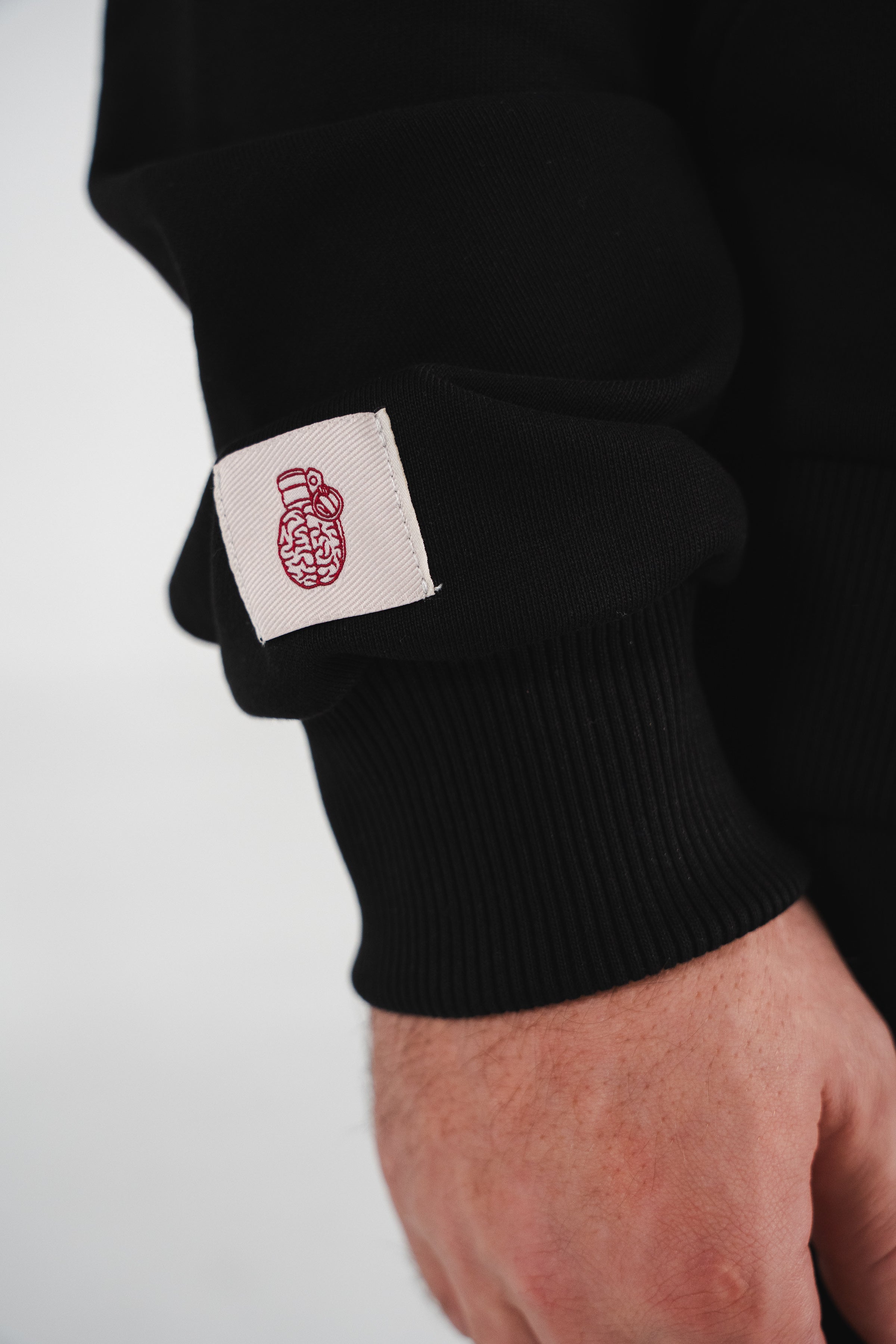 B31-1100 - TIDE BLACK HOODIE