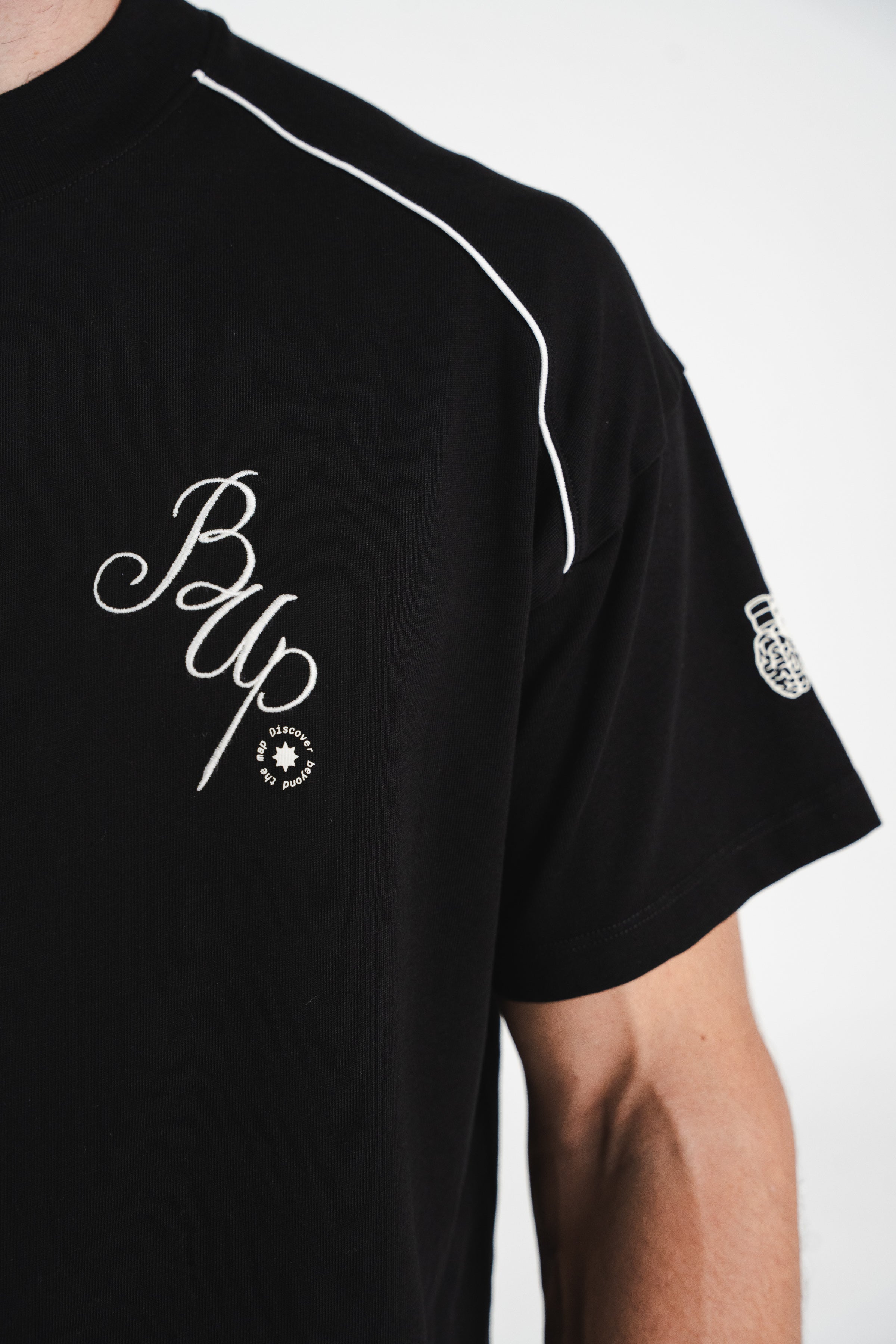 CR28-1100 - WAVE BLACK REGULAR T-SHIRT