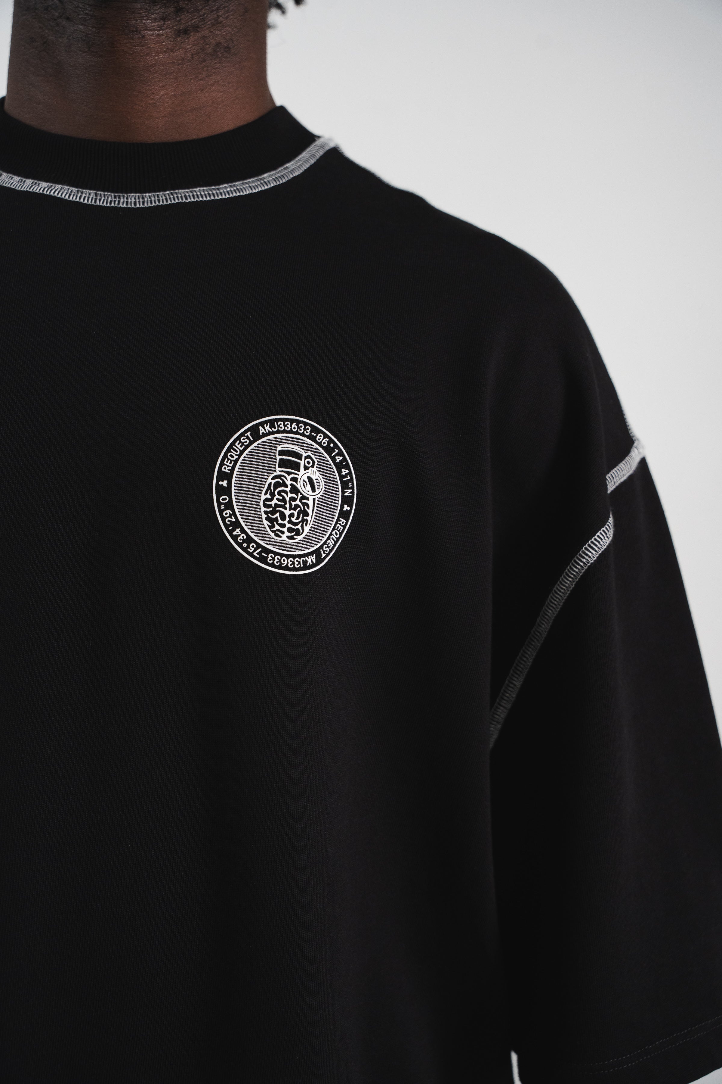 CR32-1100 - UNCHARTED BLACK REGULAR T-SHIRT
