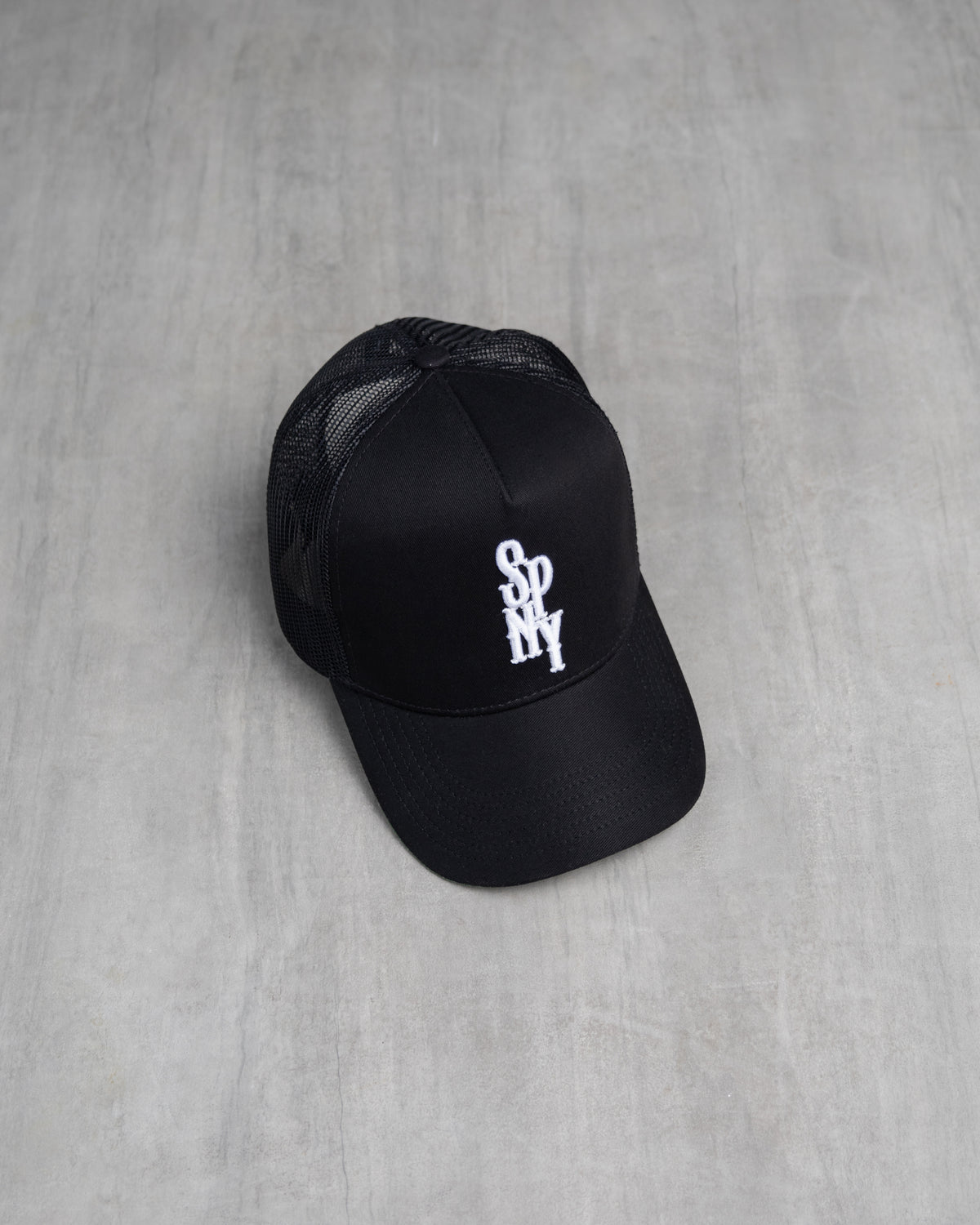 YONKERS033 - GORRA NEGRA LOGO BLANCO FRON