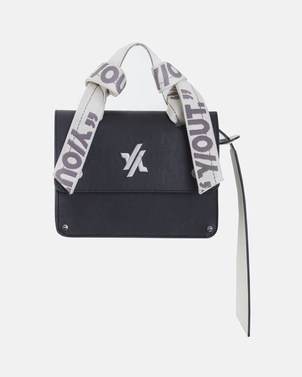 C032 - PRIORITY PURSE